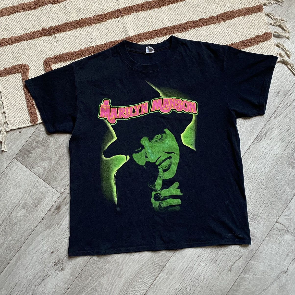 Band Tees AMAZING MARILYN MANSON Y2K NEON EMO STYLE BIG PRINT T SHIRT Size US L / EU 52-54 / 3 - 1 Thumbnail