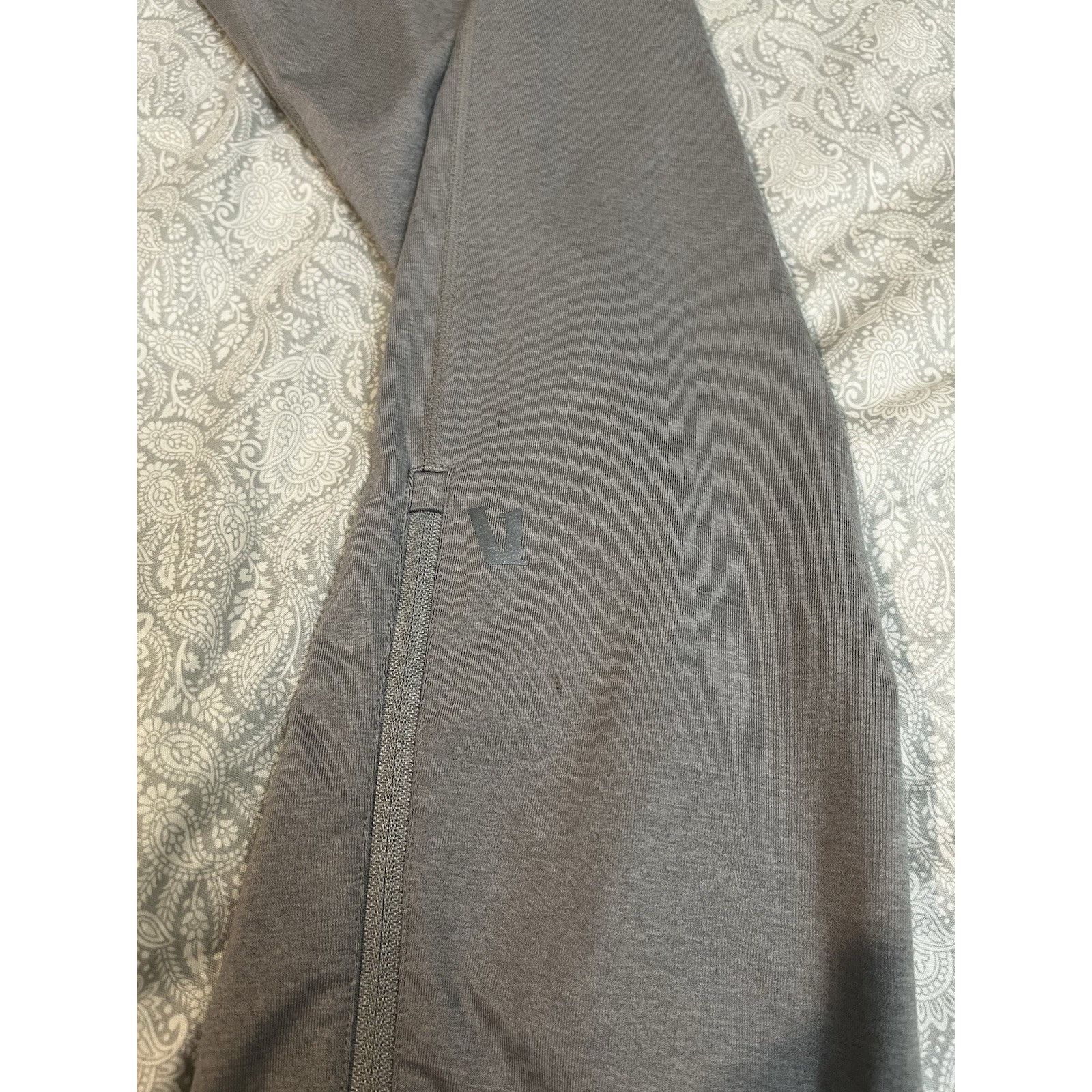 Vuori Vuori Men's Performance Jogger Gray Size Medium Zip Pockets Size US 32 / EU 48 - 3 Thumbnail