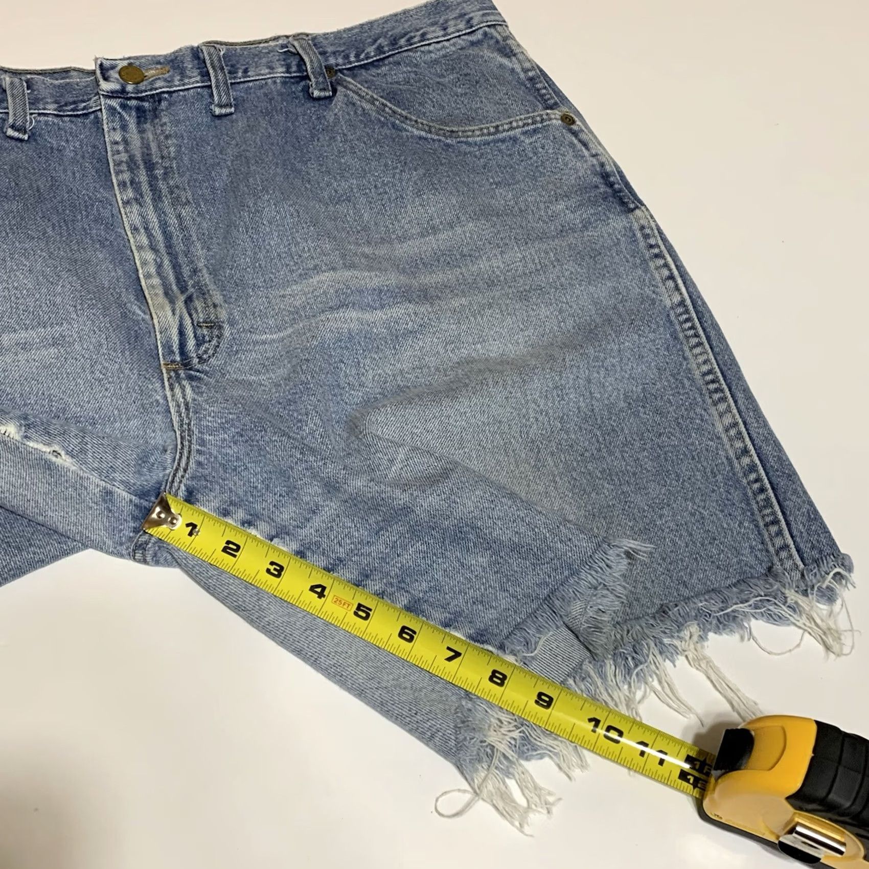 Wrangler Wrangler Cut Off Denim Blue Jean Shorts Size 44x8 Men’s Women’s Distressed Casual Blue 8 in Inseam USA 100% Cotton Size 30" / US 8 / IT 44 - 5 Thumbnail