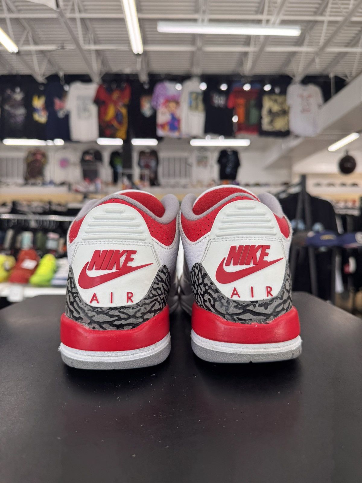 Jordan Brand Air Jordan 3 Fire Red Size 7Y (2022) Size US 7 / EU 40 - 5 Thumbnail