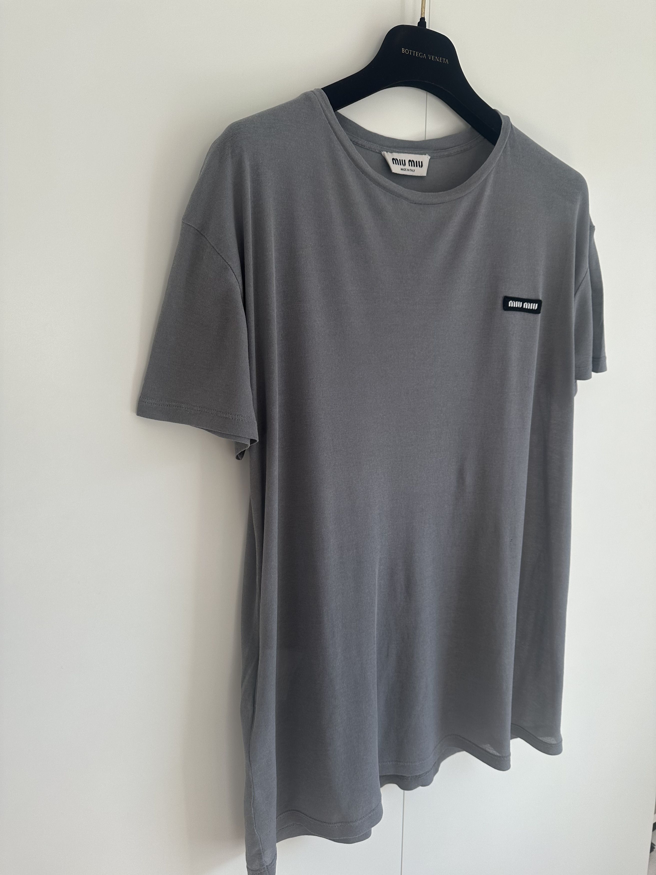 Miu Miu SOLD OUT RUNWAY LOGO PATCH T-SHIRT $1220 Size M / US 6-8 / IT 42-44 - 2 Thumbnail