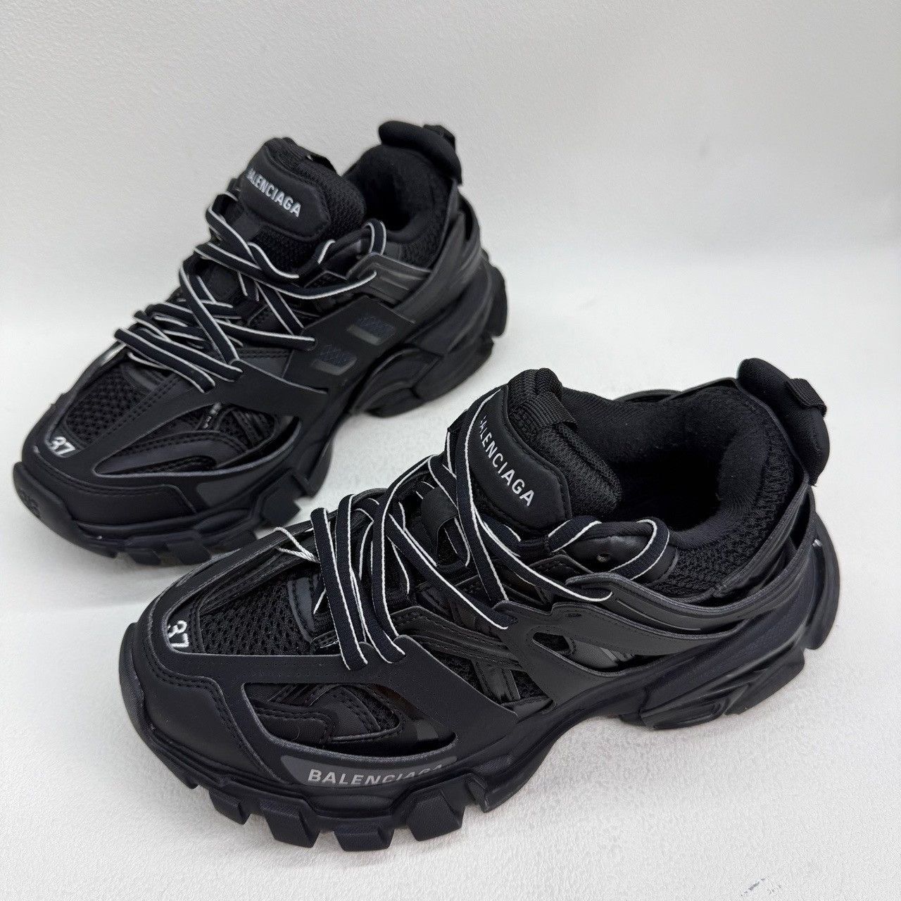 Balenciaga Balenciaga Black Lowtop Sneakers us_6-5 Women Size US 6.5 / IT 36.5 - 1 Thumbnail