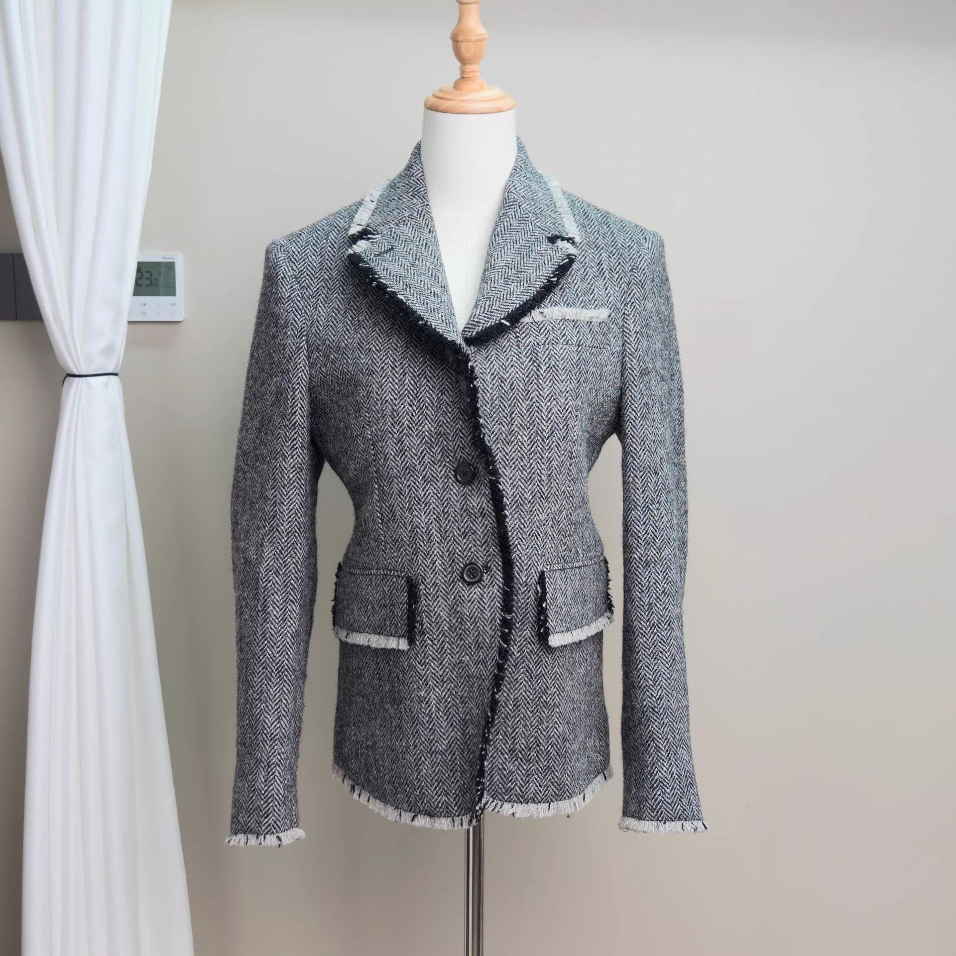 Thom Browne Thom Browne Gray Lapel Single-Breasted Blazer 42 Size M / US 6-8 / IT 42-44 - 1 Thumbnail