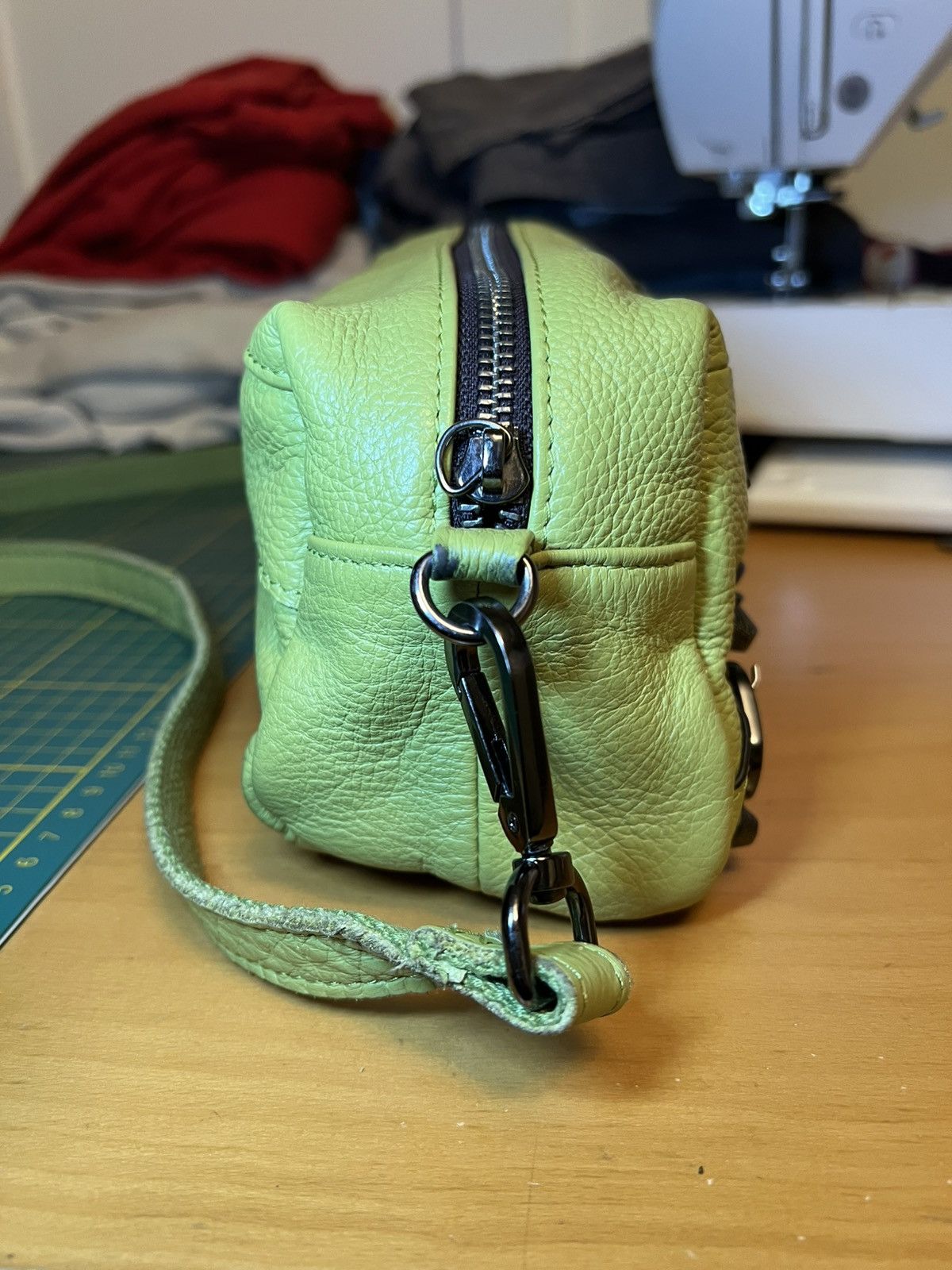 Leather Vintage SO.GA leather “city bag” stud crossbody bag Size ONE SIZE - 8 Thumbnail