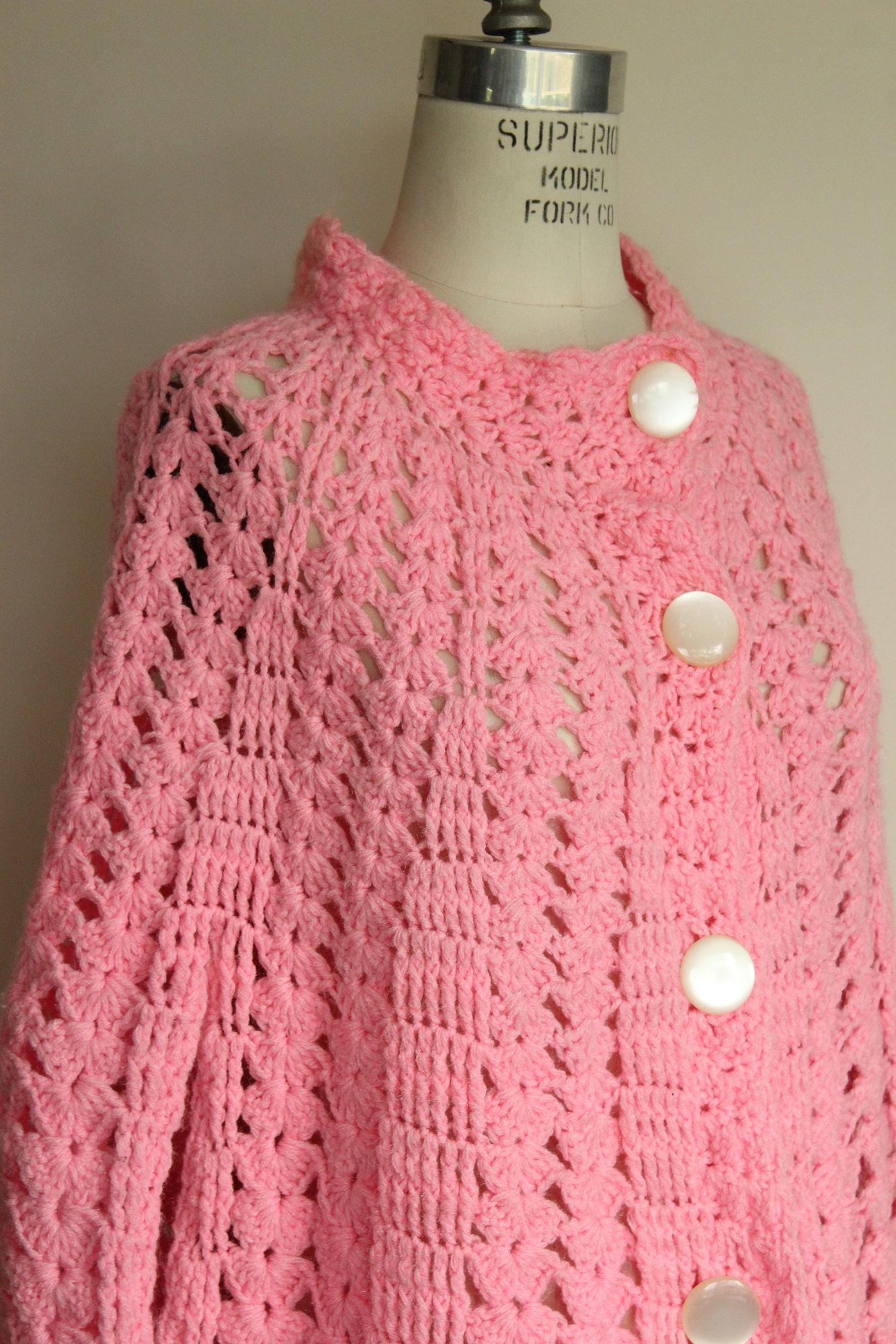 Vintage Vintage 1960s 1970s Poncho Shawl, Pink Knit or Crochet with Size ONE SIZE - 6 Thumbnail