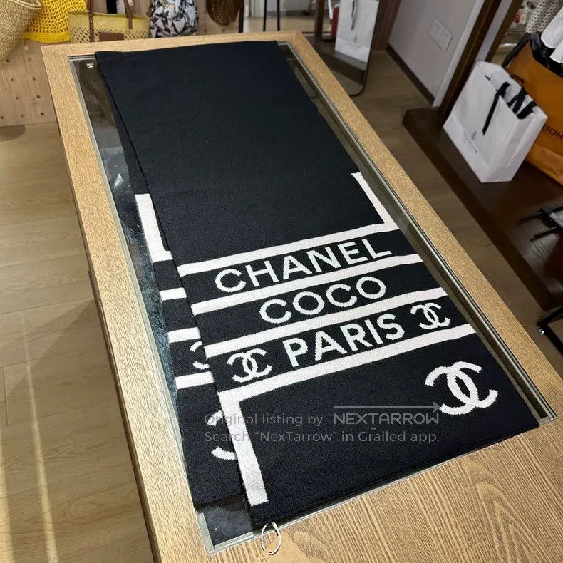 Chanel Chanel 24a double-sided slogan cashmere scarf Size ONE SIZE - 2 Thumbnail