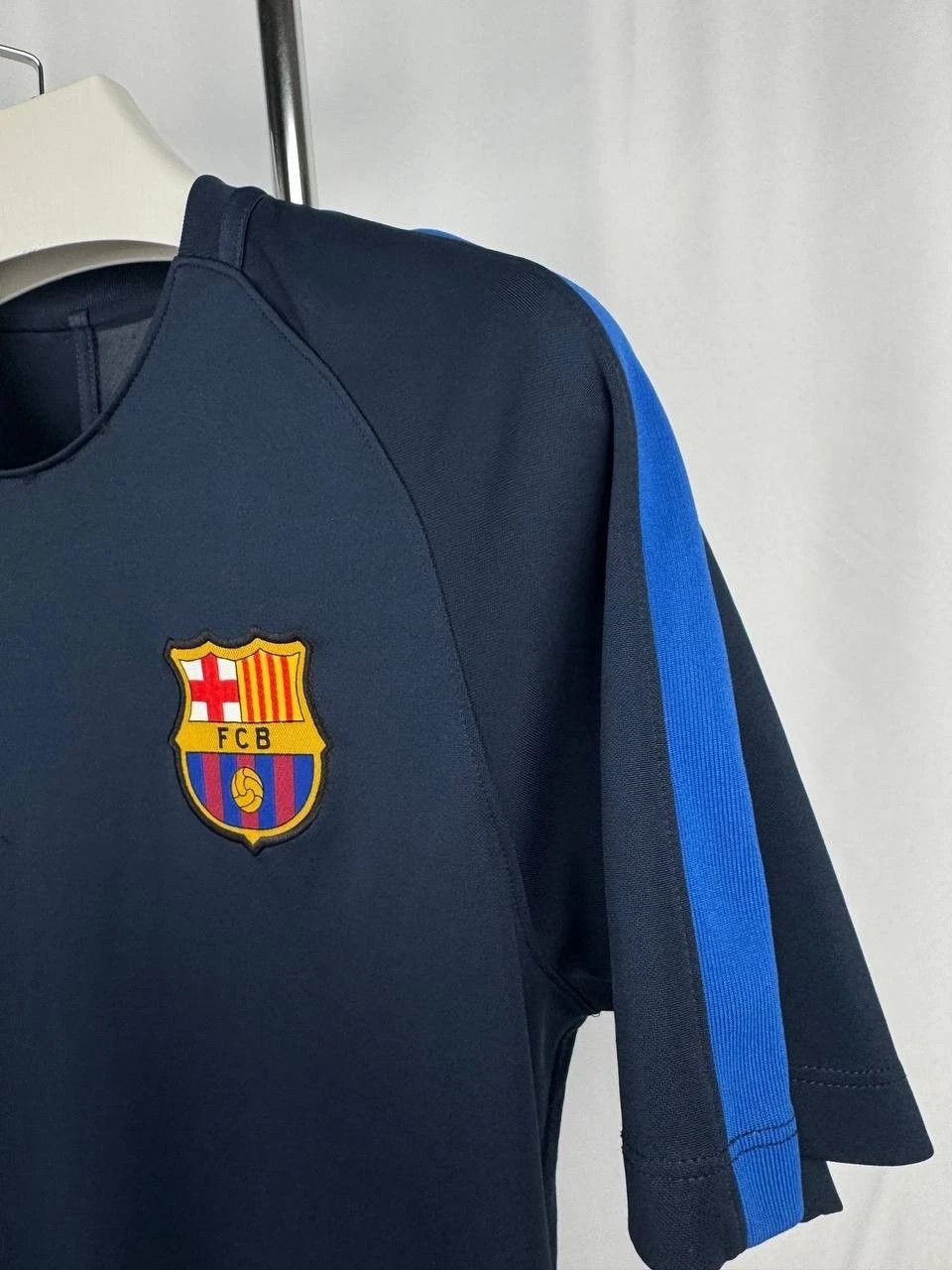 Nike Barcelona Nike 2016-2017 Football Soccer Training Jersey Size US M / EU 48-50 / 2 - 8 Thumbnail