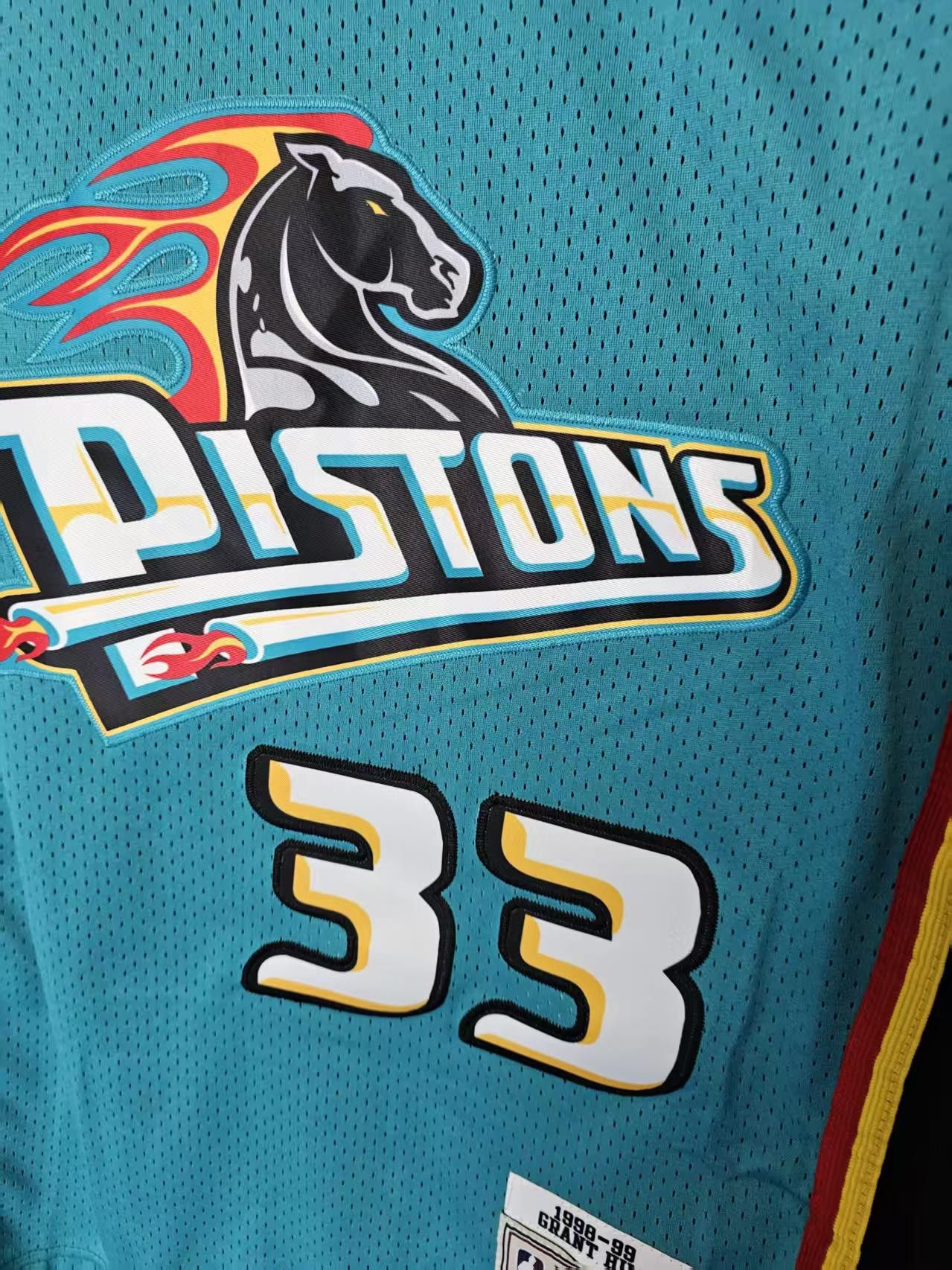 NBA Detroit Pistons 33 Grant Hill Jersey Size US S / EU 44-46 / 1 - 3 Thumbnail