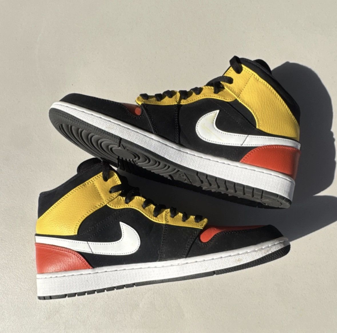 Jordan Brand Jordan 1 Mid SE Amarillo 852542-087 Men's Sneakers Size US 12 / EU 45 - 3 Thumbnail
