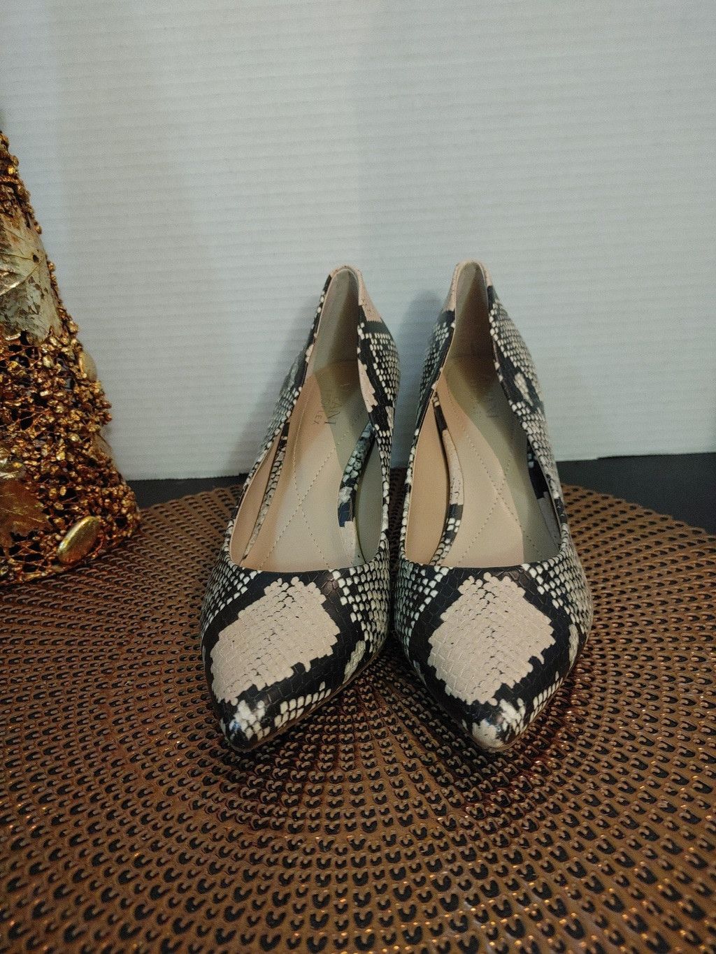 Alfani Alfani Jueles Snake Skin Heels Size 7M Size US 7 / IT 37 - 2 Thumbnail