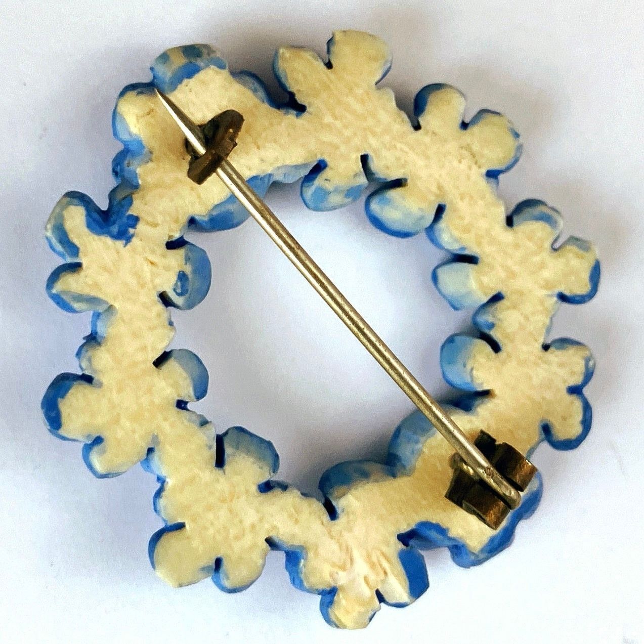 Vintage Vintage 1940s Hand Painted Brooch Blue Forget Me Not Wreath Size ONE SIZE - 6 Thumbnail