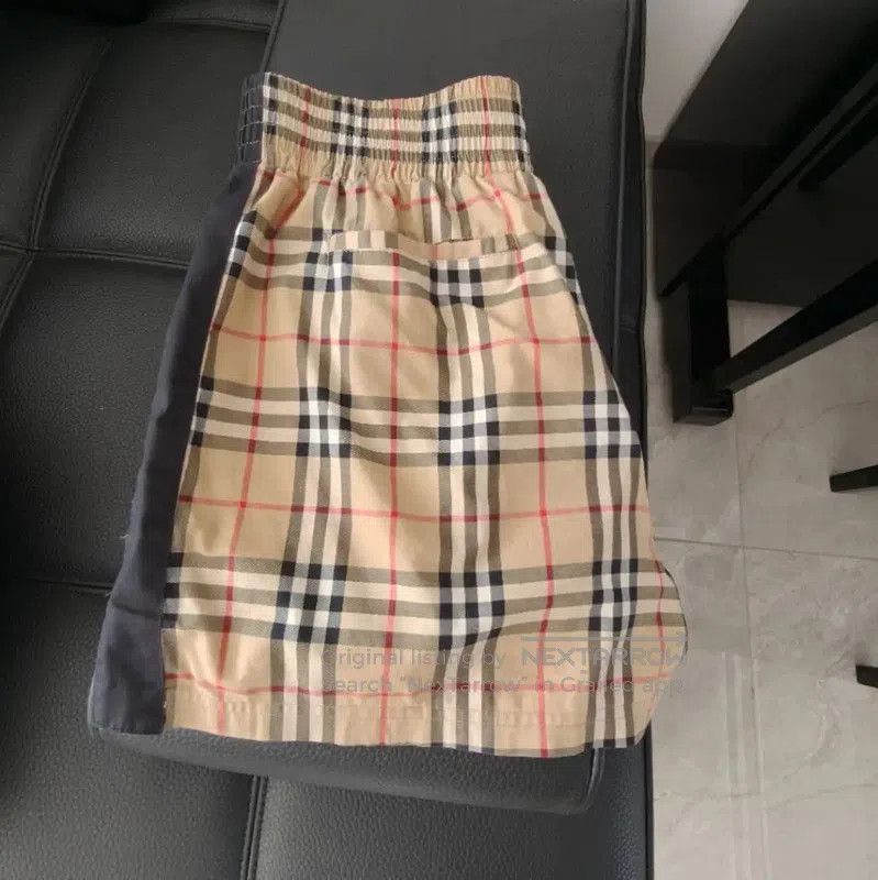 Burberry Burberry Khaki Cotton Women's Shorts. Size 28" / US 6 / IT 42 - 3 Thumbnail