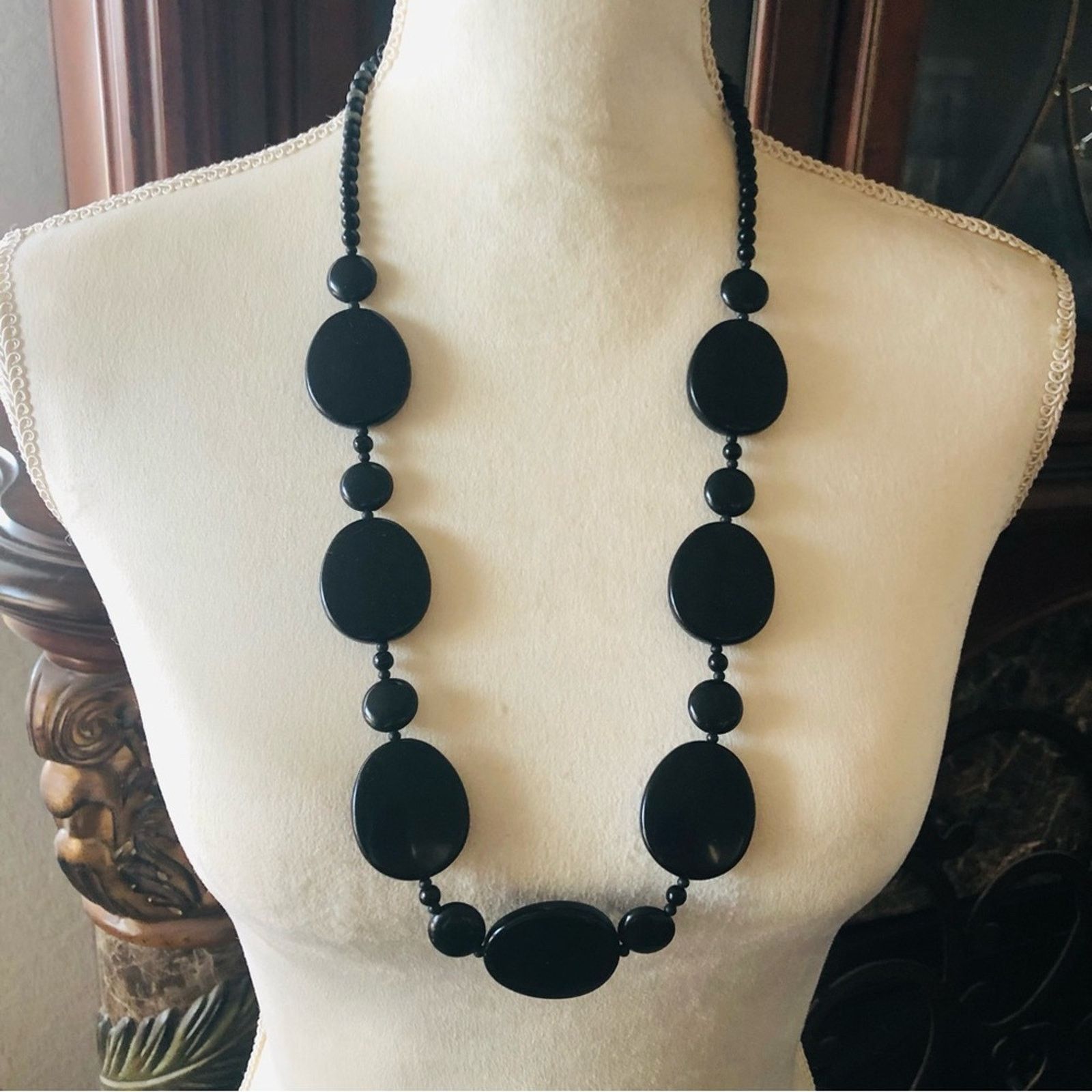 Jewelry Bold black resin disc wood bead necklace Size ONE SIZE - 2 Thumbnail