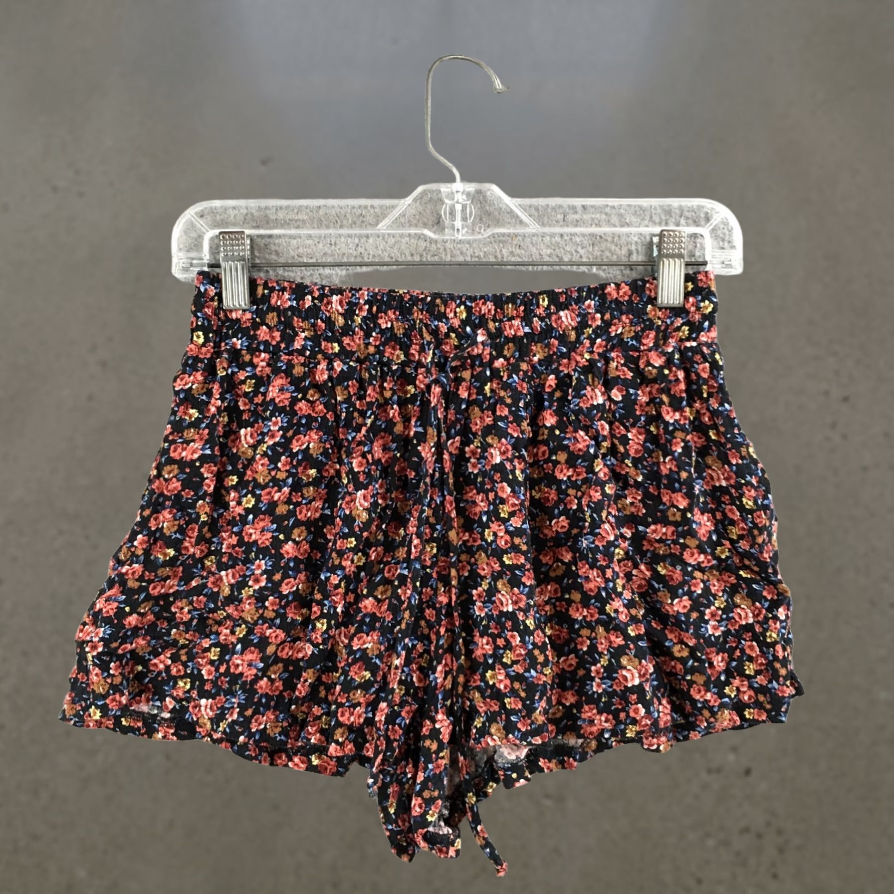 American Eagle Outfitters American Eagle Outfitters Shorts Womens XS High Rise Pull On Casual Floral Black Viscose Lineup Size 26" / US 2 / IT 38 - 1 Thumbnail