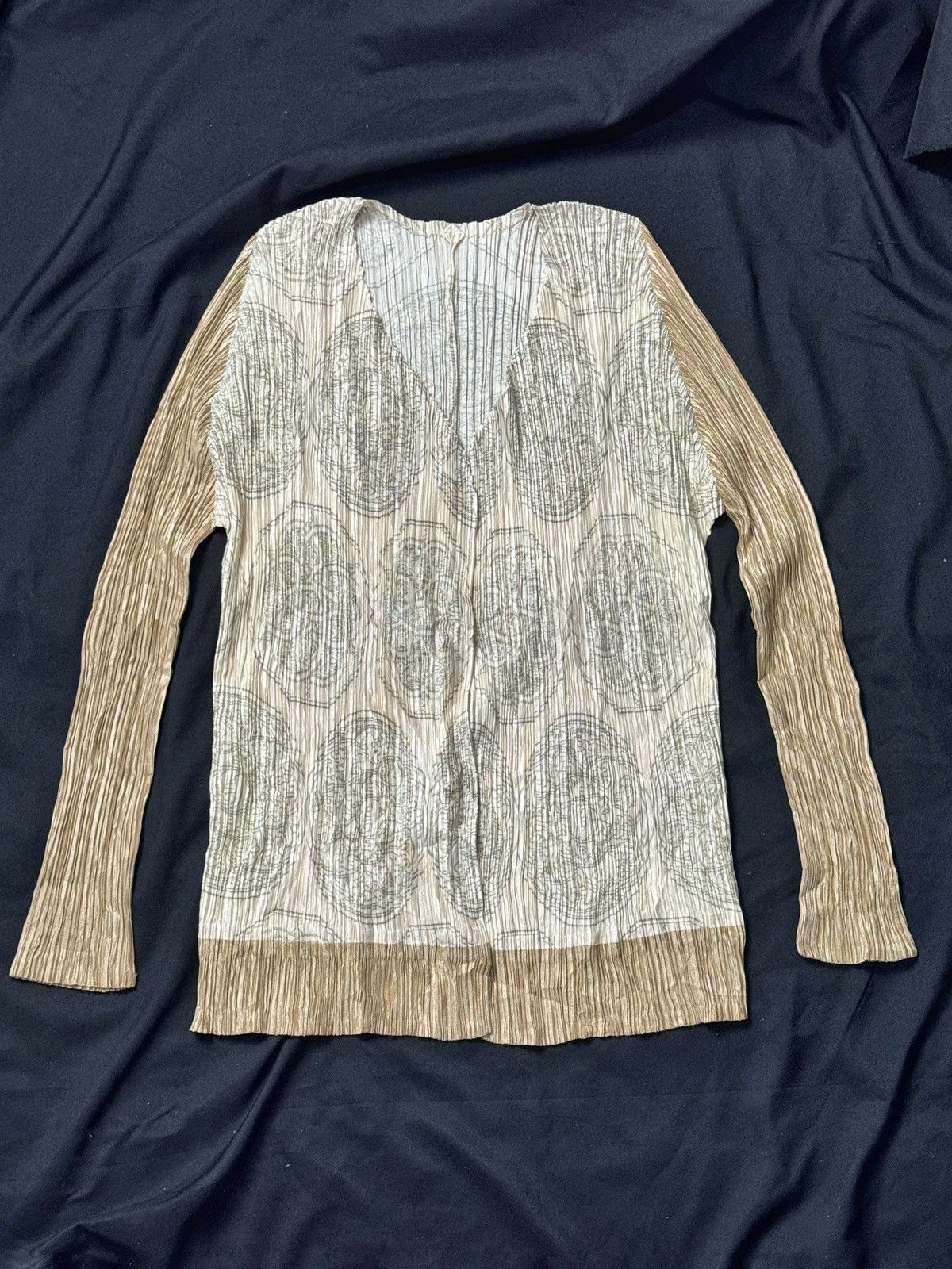 Homme Plisse Issey Miyake × Issey Miyake × Pleats Please Issey Miyake Pleats Please Full Art Cardigan Long Sleeve Size M / US 6-8 / IT 42-44 - 1 Thumbnail