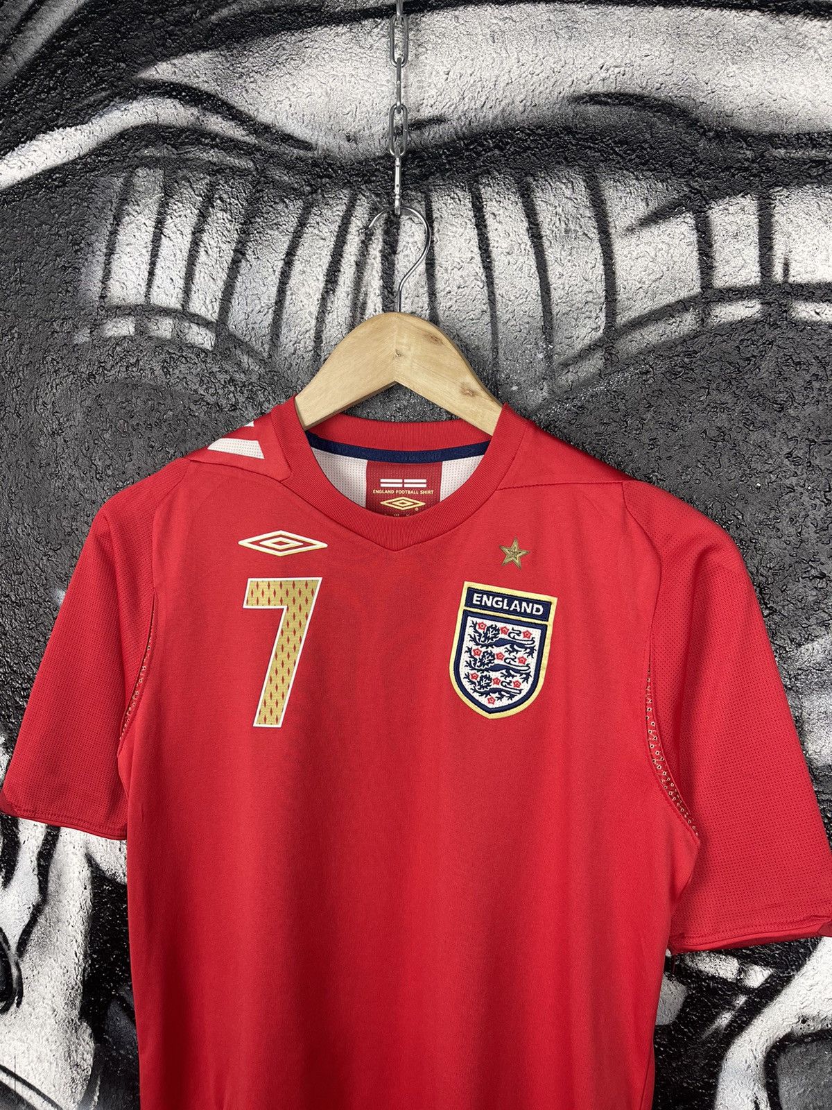 Umbro Umbro England Football Team Vintage Soccer Jersey Youth Size XL #7 Beckham Size US XS / EU 42 / 0 - 7 Thumbnail