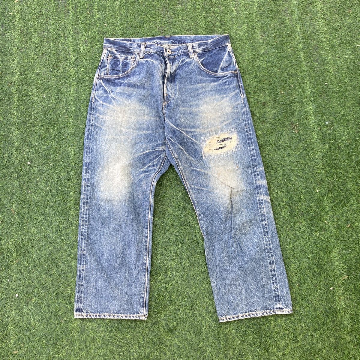 DMG SELVEDGE DISTRESSED JEANS