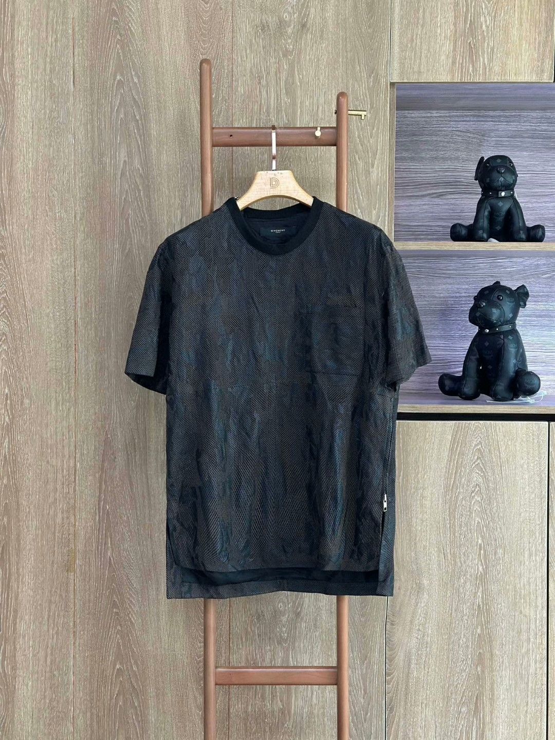 Givenchy GIVENCHY Black Coffee Sheepskin Crew Neck T-shirt Size US M / EU 48-50 / 2 - 1 Thumbnail