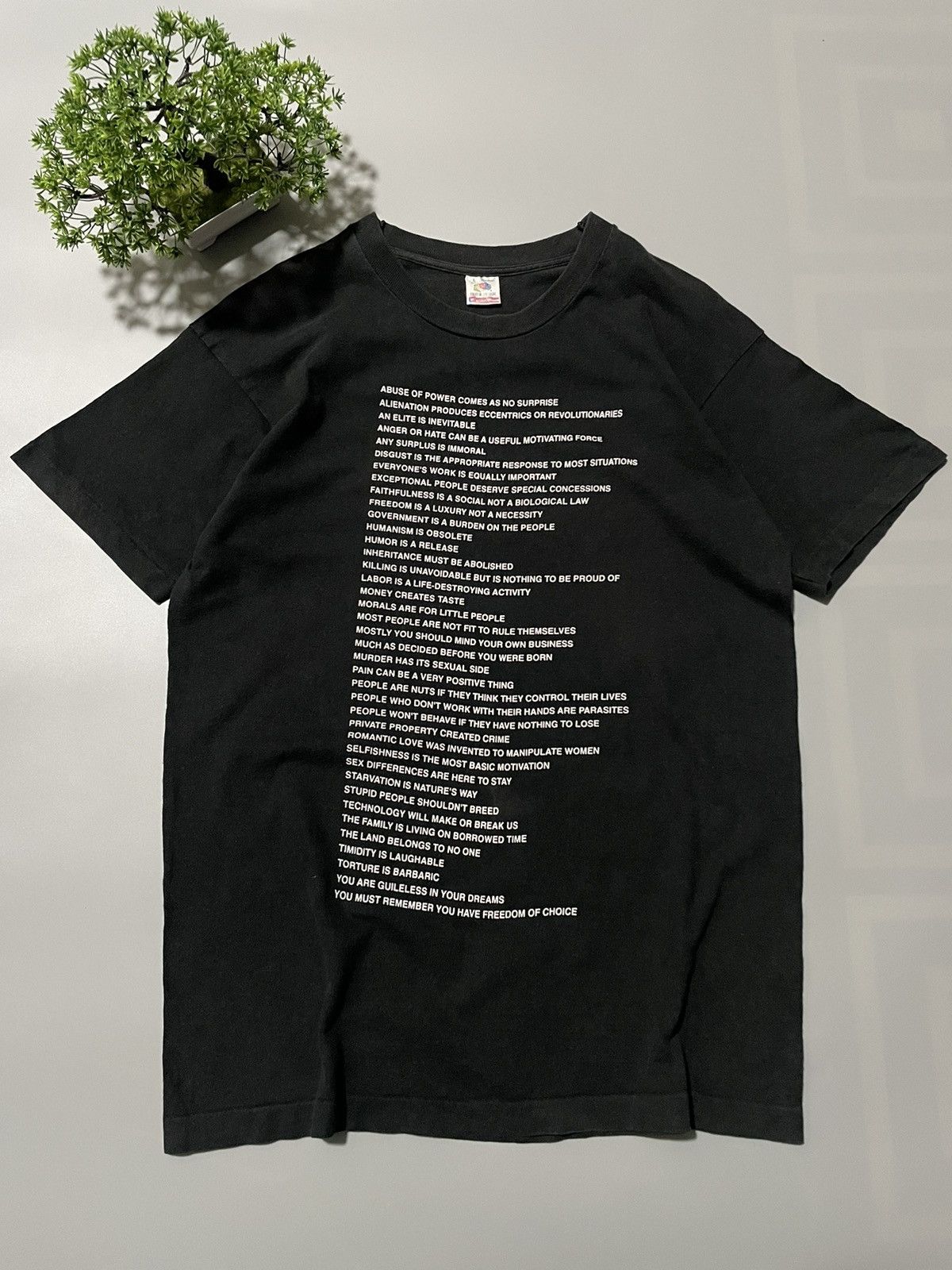 Vintage Vintage 90s Jenny Holzer Truism Art Tshirt Size US L / EU 52-54 / 3 - 2 Thumbnail