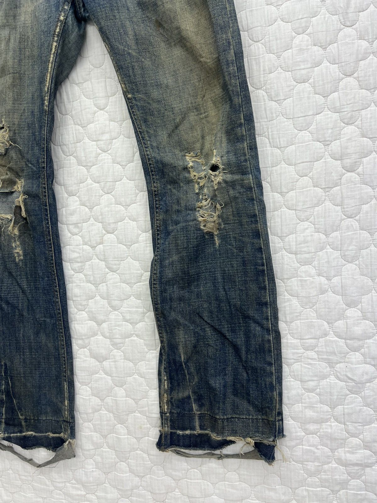 Dolce & Gabbana STEALS🔥🔥🔥DOLCE GABBANA BOOT CUT DISTRESS DENIM Size US 31 - 4 Thumbnail