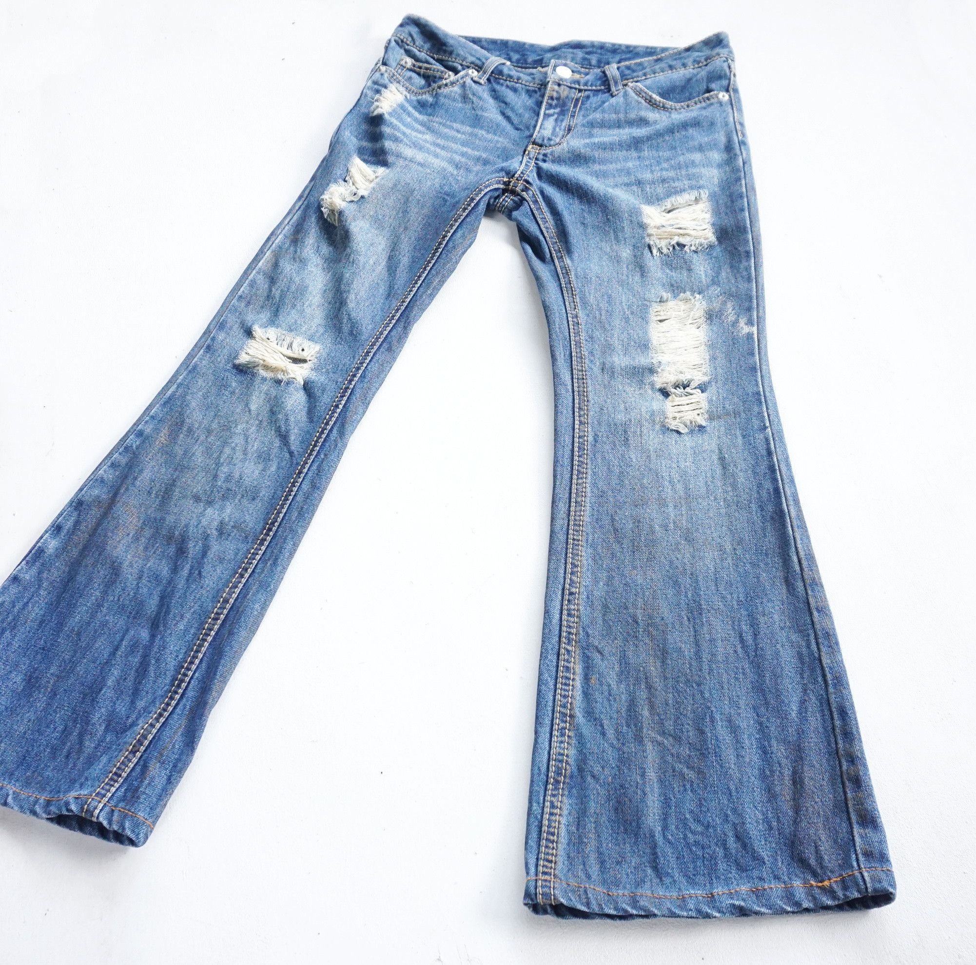 Japanese Brand Low Rise Ripped Dirty Look Flare Jeans Japanese Brand Size 27" / US 4 / IT 40 - 4 Thumbnail