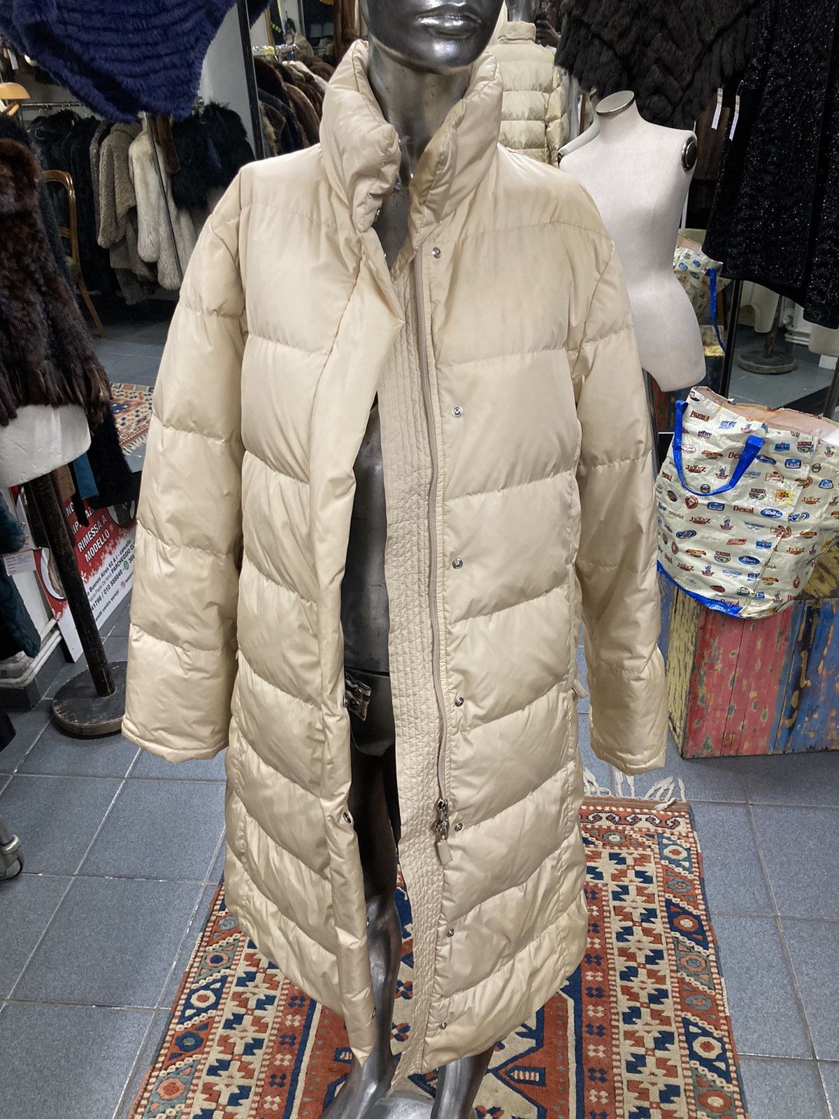 Burberry Beige long down jacket, ideal for winter - Size M Size US M / EU 48-50 / 2 - 18 Thumbnail