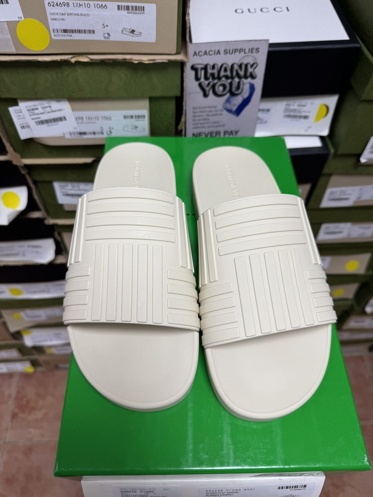 Bottega Veneta Bottega Veneta Embossed Rubber Slides Size US 6 / EU 39 - 2 Thumbnail