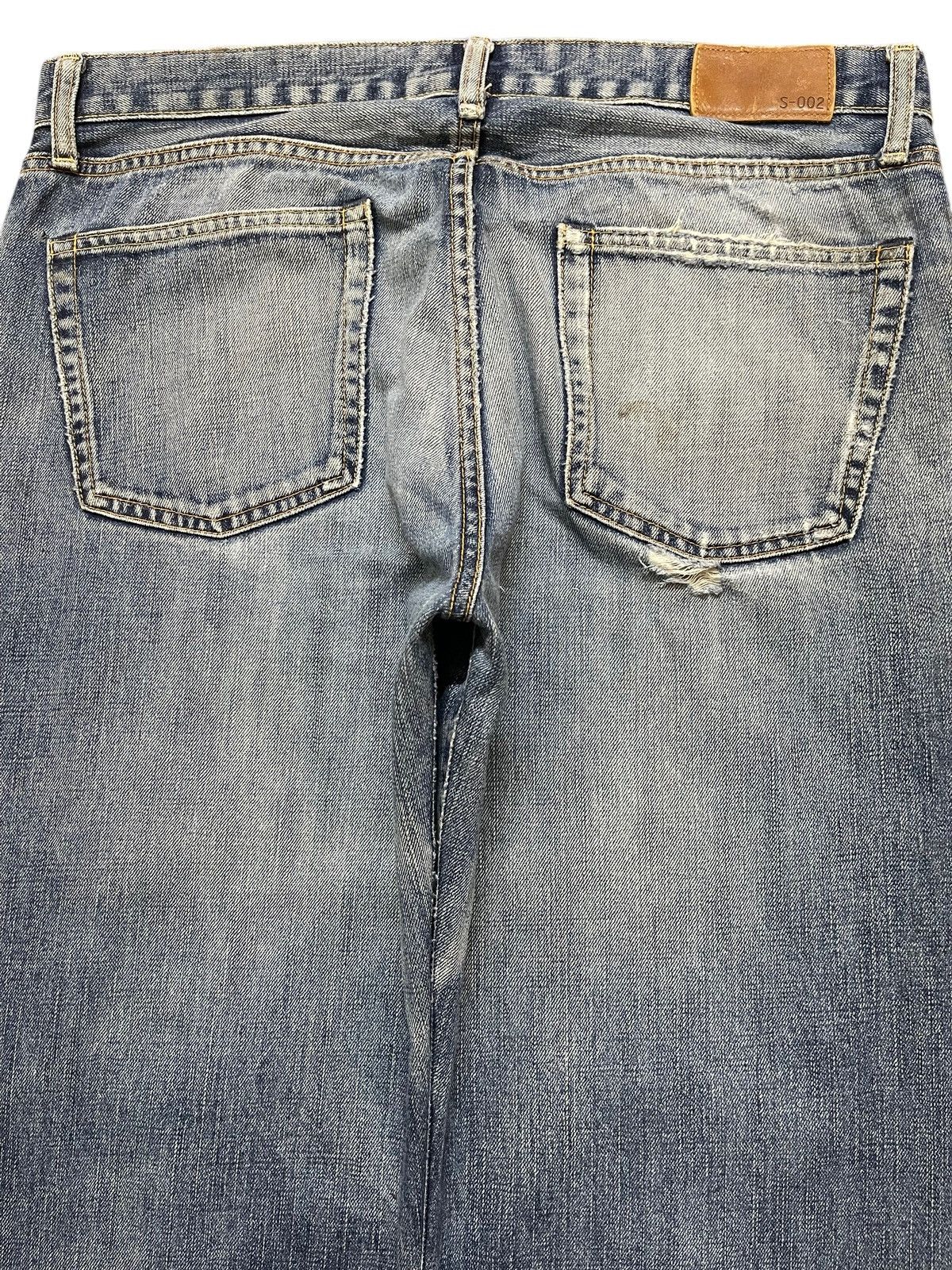 Uniqlo Vintage Uniqlo Blue Faded Wash Distressed Destroy Baggy Jean Size US 36 / EU 52 - 5 Thumbnail