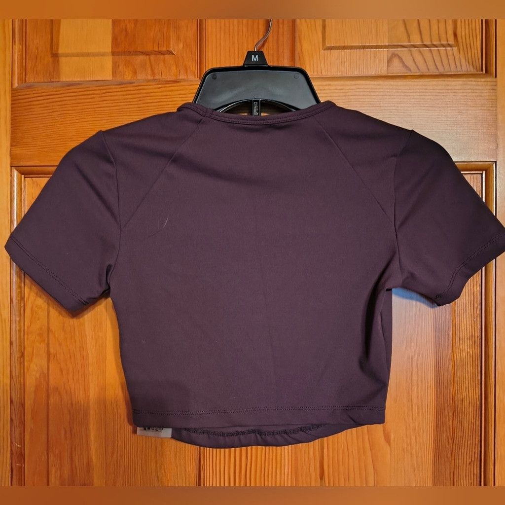 Guess GUESS Metallic Logo Short Sleeve Crop Top NWT Size XS / US 0-2 / IT 36-38 - 8 Thumbnail