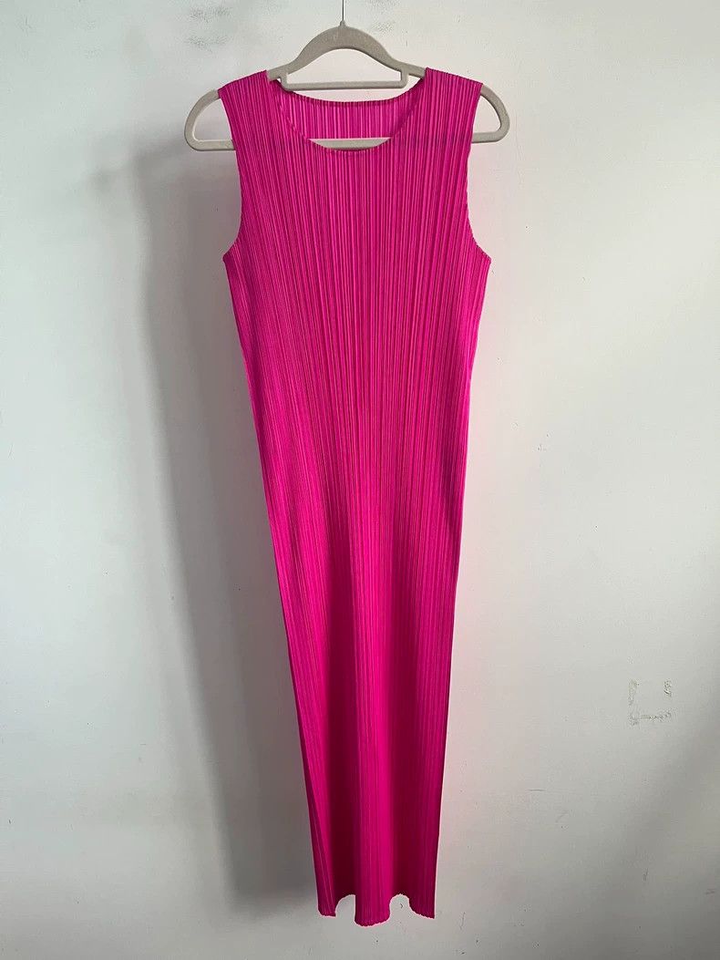 Issey Miyake Issey Miyake size:2 Rose red dress Size S / US 4 / IT 40 - 1 Thumbnail