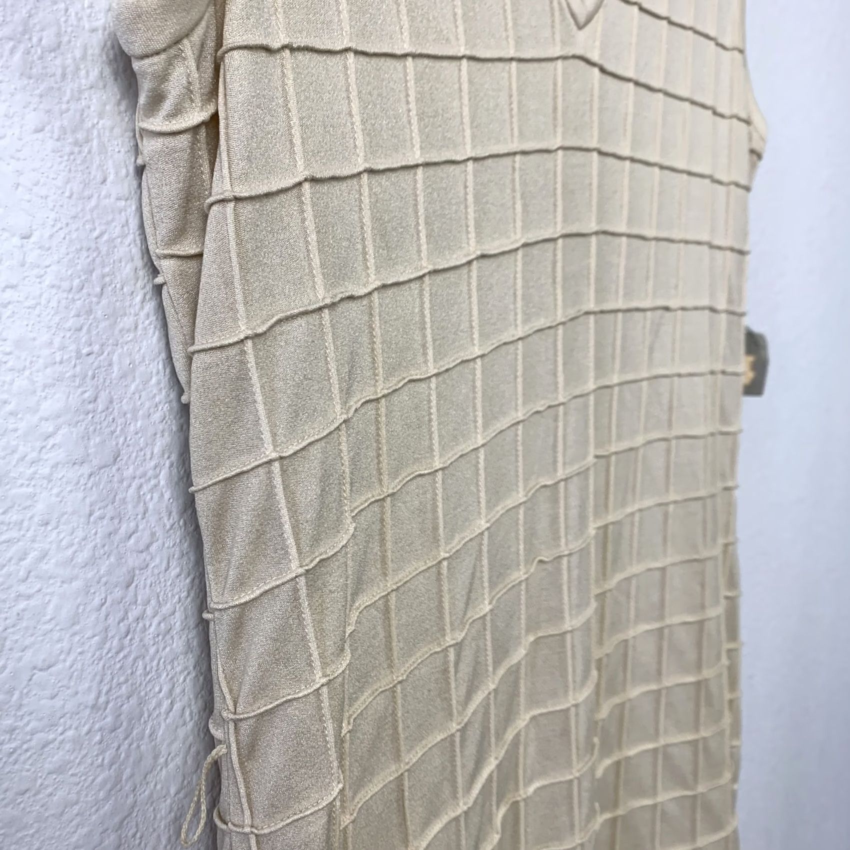 Vintage VINTAGE Nyesta Cream Quilted Textured Grid Mod V-Neck Sheath Dress 14 Size XL / US 12-14 / IT 48-50 - 3 Thumbnail