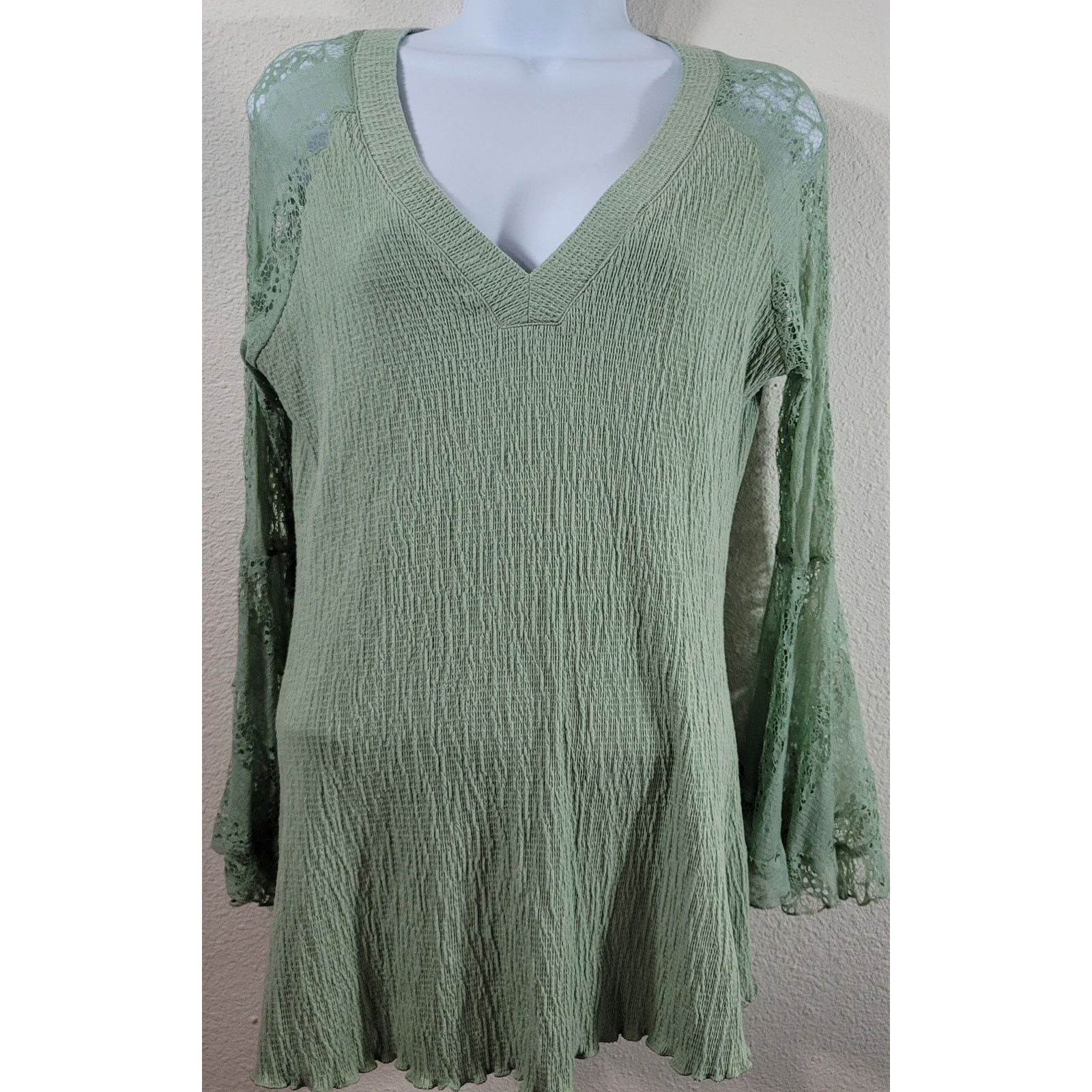 Other BluHeaven Green Crinkle Top Small Raglan Lace Bell Sleeves Size S / US 4 / IT 40 - 1 Thumbnail