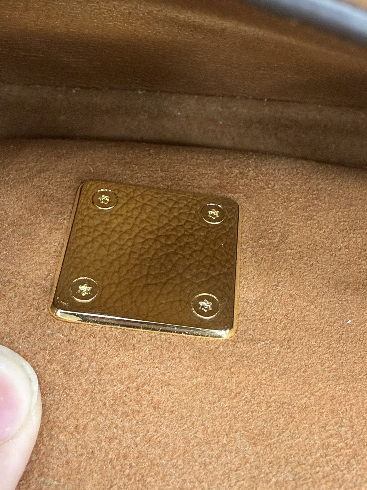 Louis Vuitton AUTHENTIC Louis Vuitton Lockme Tender Calfskin Leather Bag Size ONE SIZE - 24 Thumbnail