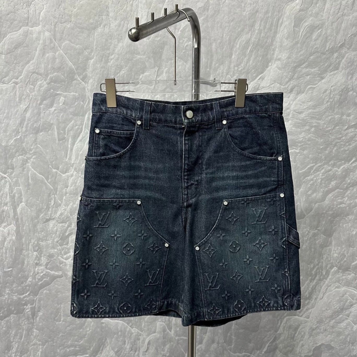 Louis Vuitton Louis Vuitton Embossed Denim Shorts Size 32 Size 32" / US 10 / IT 46 - 1 Thumbnail