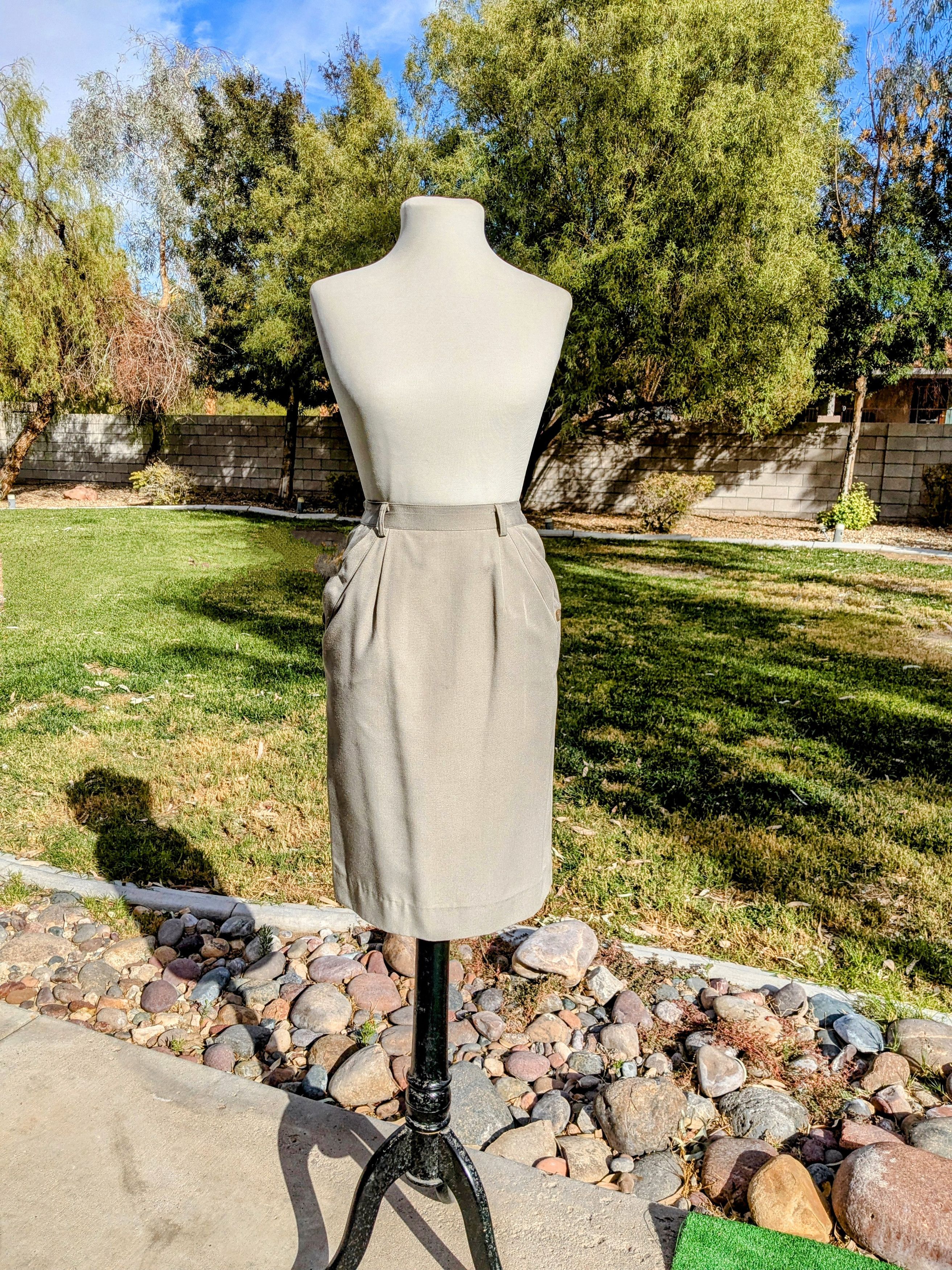 Vintage Vintage Japanese Yamamoto Retro Button Pockets Midi Skirt Size 24" / US 00 / IT 34 - 1 Thumbnail