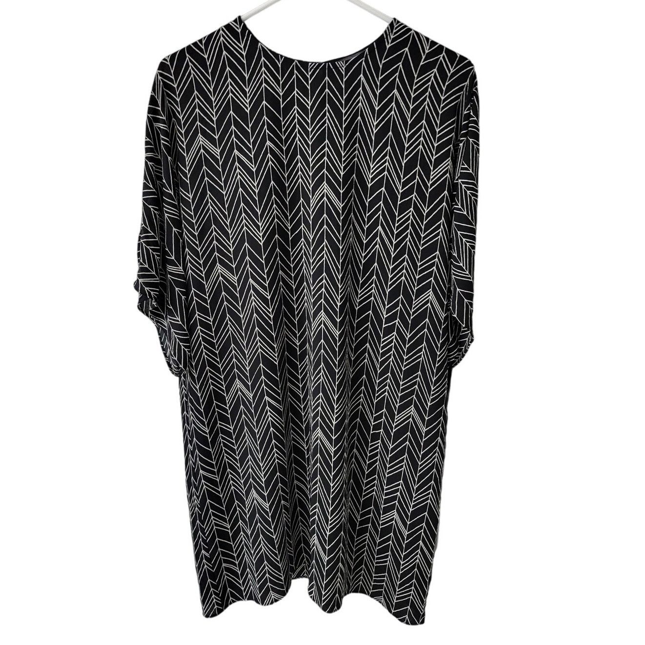 Vince Camuto Vince Camuto B & W Herringbone Geo 1/2 Sleeve Shift Dress-XS Size XS / US 0-2 / IT 36-38 - 2 Thumbnail