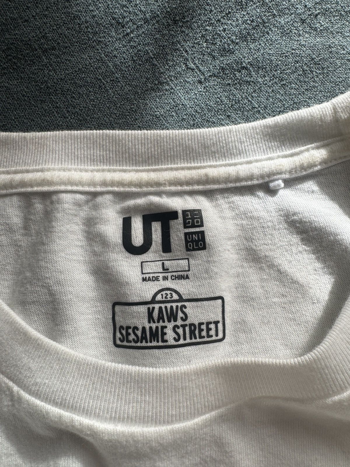 Kaws Kaws x uniqlo x sesame street t shirt Size US L / EU 52-54 / 3 - 4 Thumbnail