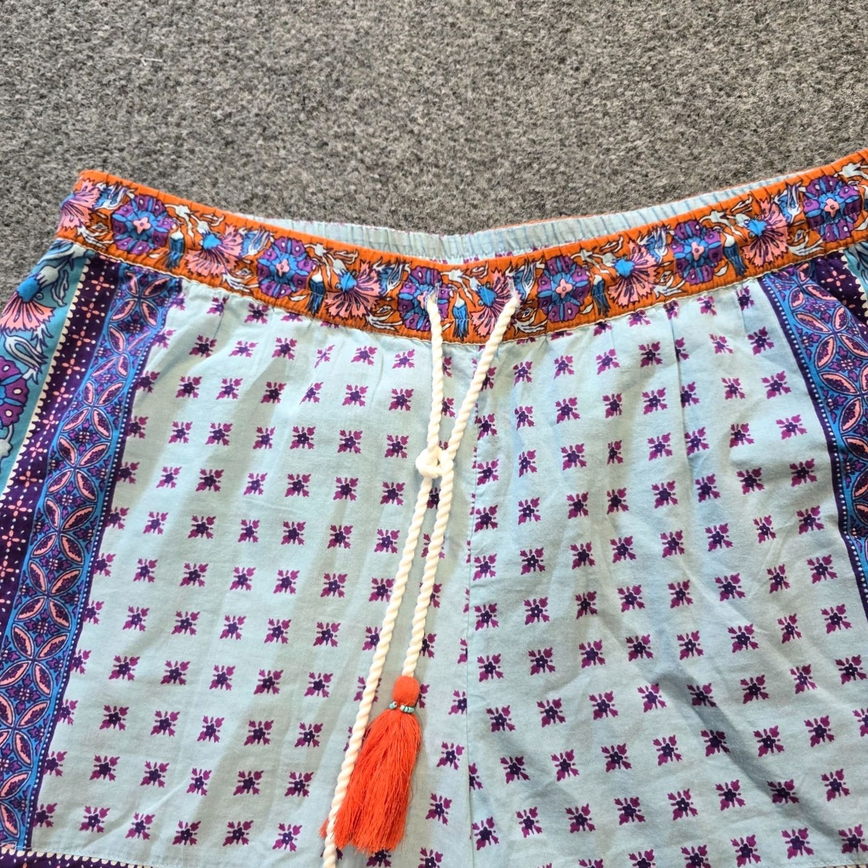 Vintage Sundance Shorts Womens Medium Blue Kalini Floral Bandana 5 Inch Boho Casual Shorts Shirt Dress Size 32" / US 10 / IT 46 - 2 Thumbnail
