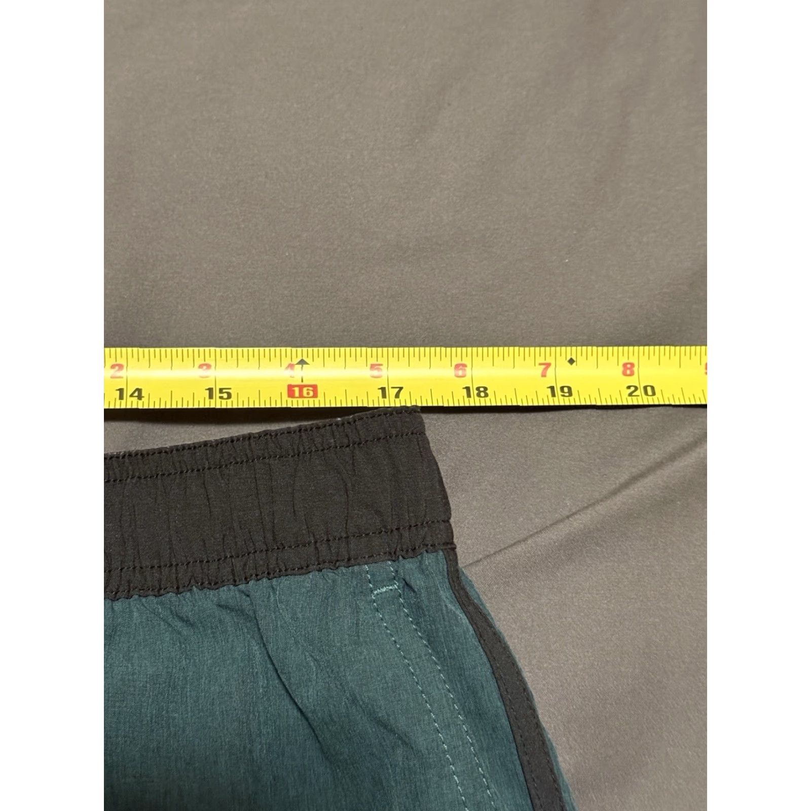 Vuori Vuori Banks Shorts 7.5" Inseam Green XXL Athletic Pockets Drawstring Size US 39 - 6 Thumbnail