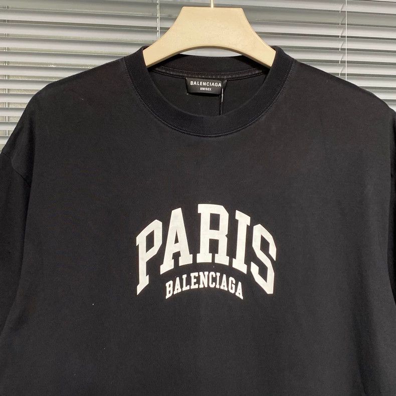 Balenciaga Balenciaga Paris monogrammed logo + whorl neckline Size US S / EU 44-46 / 1 - 3 Thumbnail
