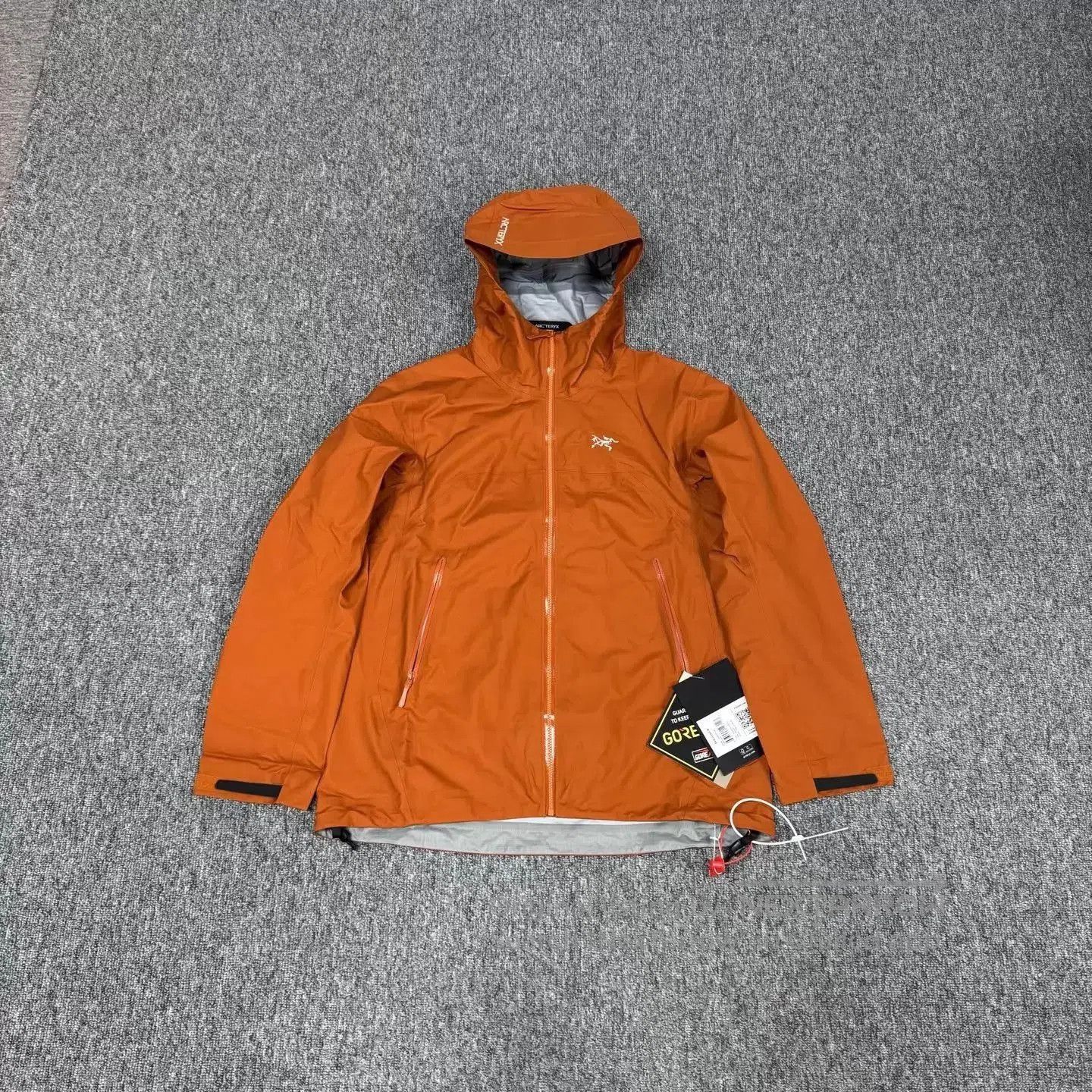 Arc'teryx Orange Hooded Rain Jacket Size M. Size US M / EU 48-50 / 2 - 1 Thumbnail