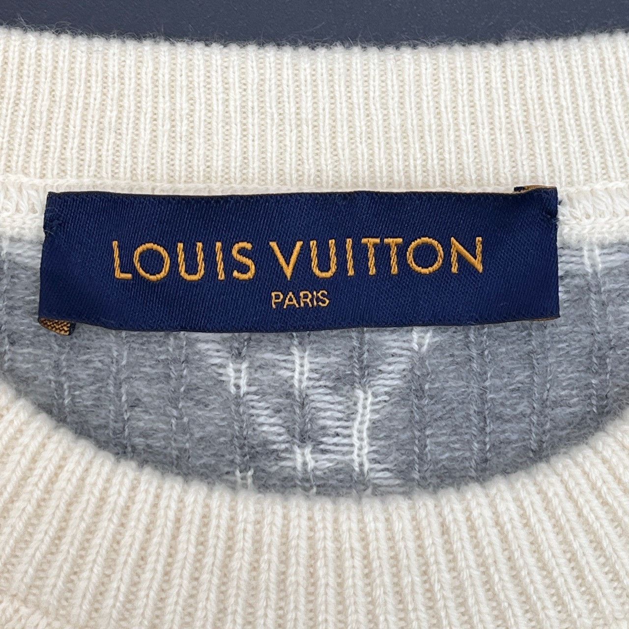 Louis Vuitton Louis Vuitton White cashmere sweater with monogrammed back Size US S / EU 44-46 / 1 - 5 Thumbnail
