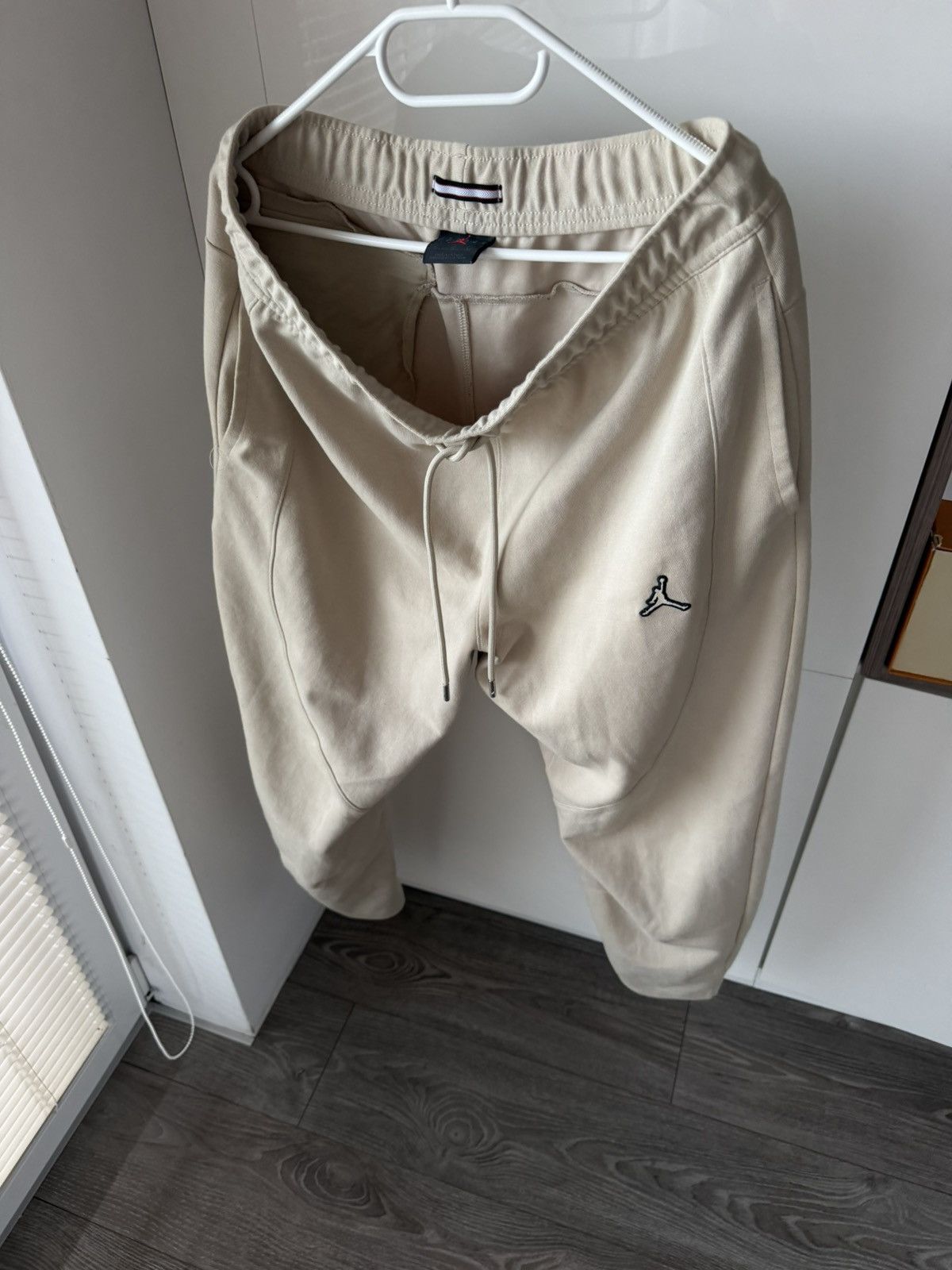 Jordan Brand Nike Air Jordan Paris Premium Embroidered Logo Mens Joggers Size US 34 / EU 50 - 12 Thumbnail
