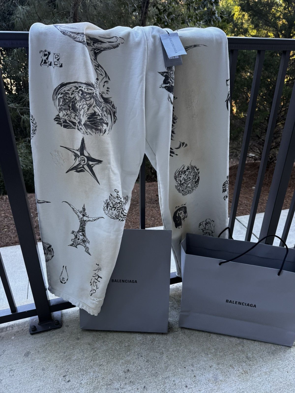 Balenciaga Balenciaga Tattoo Sweatpants Size US 34 / EU 50 - 13 Thumbnail