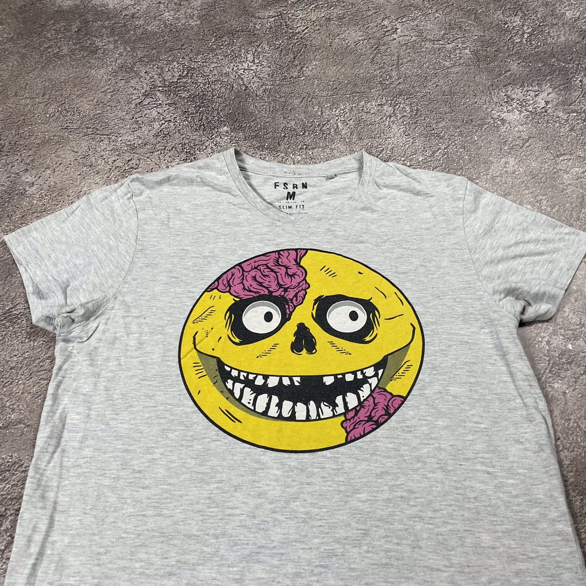 Vintage Vintage Y2K Graphic Tee Creepy Smiley Face Art Streetwear M Size US M / EU 48-50 / 2 - 2 Thumbnail