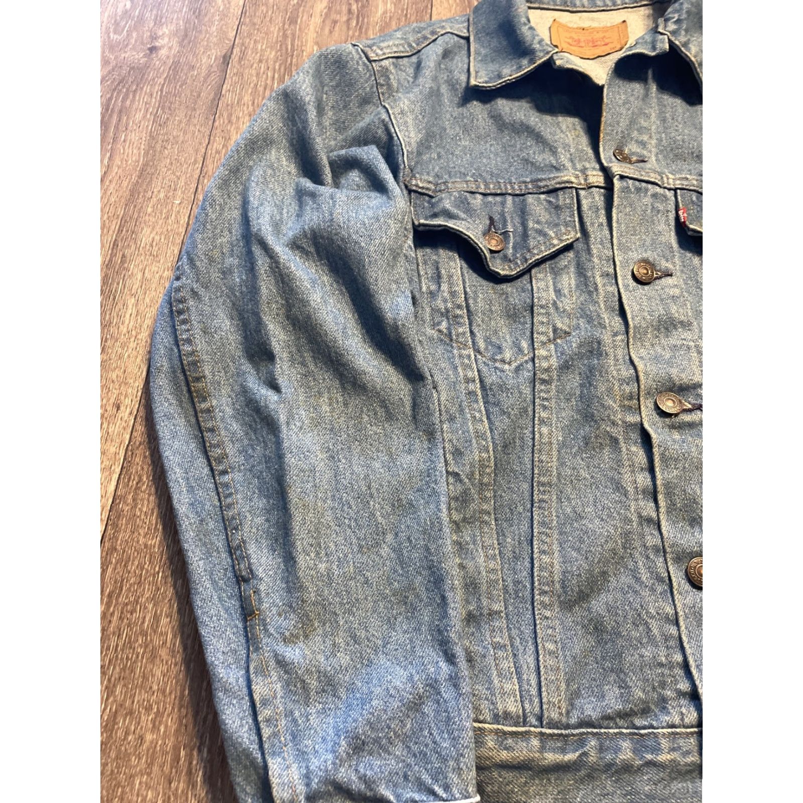 Levi's Vintage Levi's Jeans Trucker Denim Jacket Distressed Size 36r Small Size US 36 / EU 52 - 6 Thumbnail