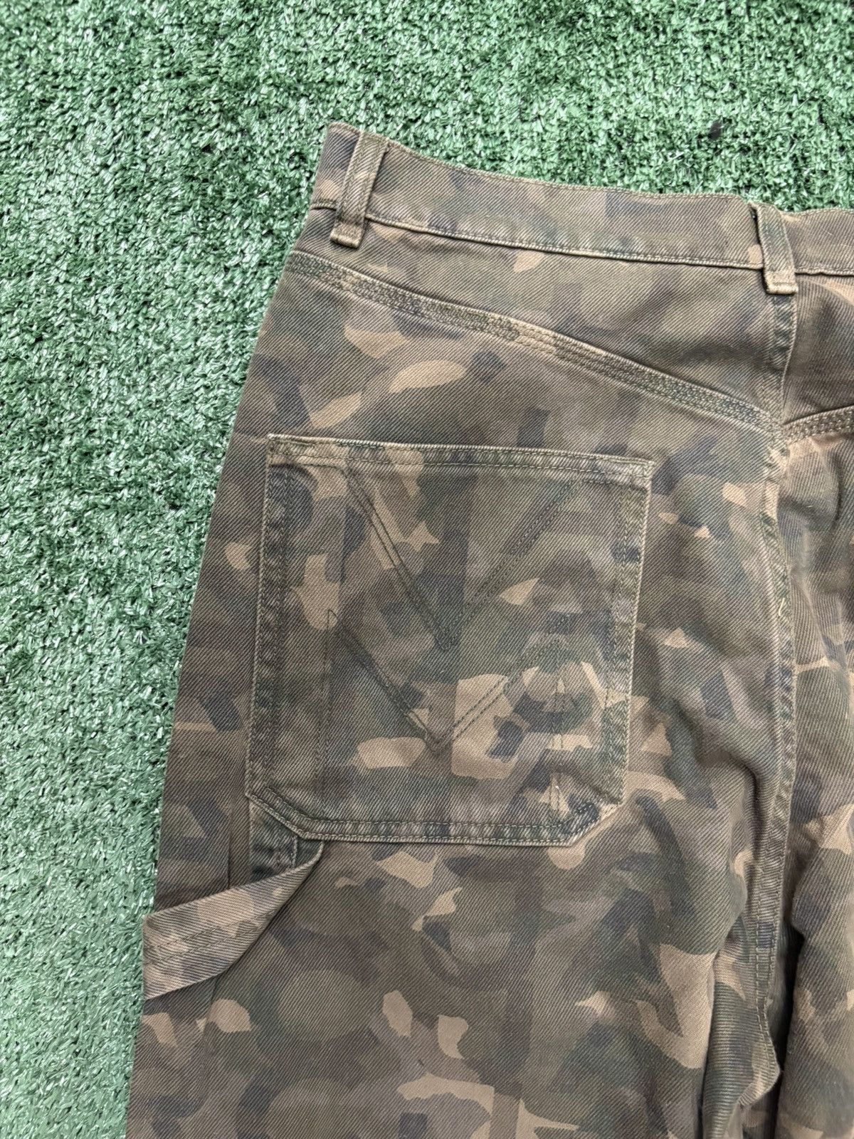 Marc Jacobs NWT Marc Jacobs Carpenter Pants Mens 30 Camo Monogram Wide Size US 30 / EU 46 - 7 Thumbnail