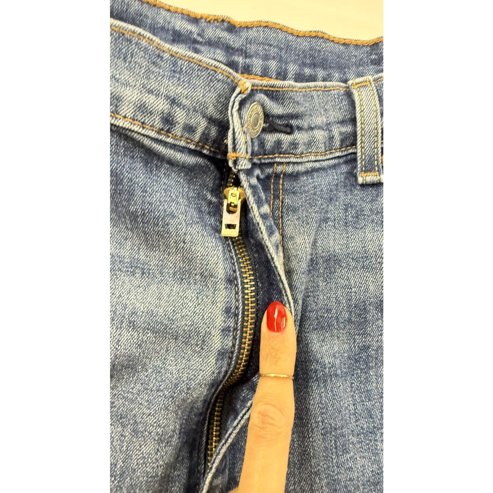 Levi's Levi's 505 Jeans Mens 38x30 Blue Denim Straight Leg Stretch Zip Fly Medium Wash Jeans Mens 38x30 Blue Denim Straight Leg Stretch Zip Fly Medium Wash Size US 38 / EU 54 - 2 Thumbnail