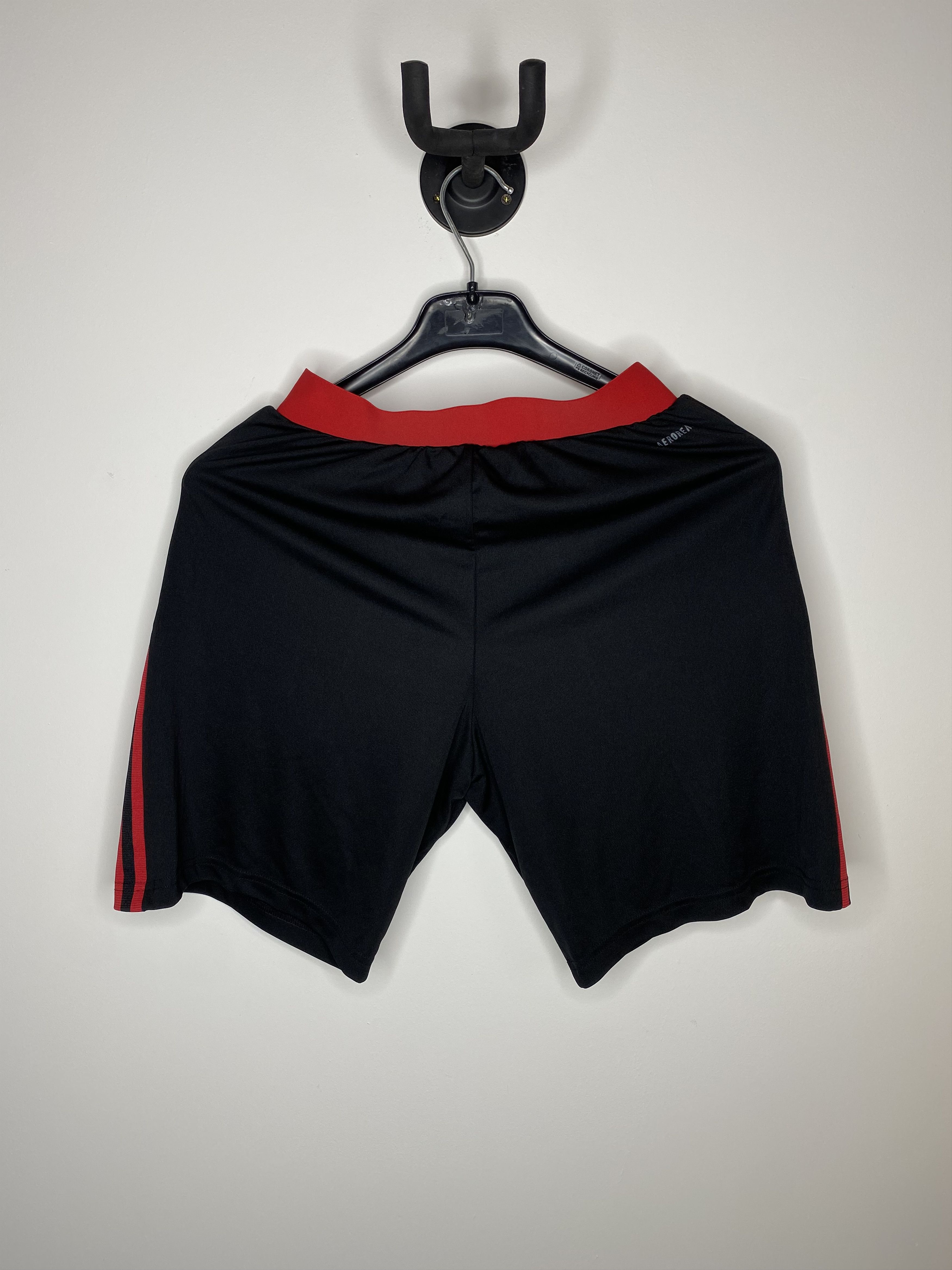 Adidas MANCHESTER UNITED 2021 2022 TRAINING FOOTBALL SOCCER SHORTS Size US 30 / EU 46 - 2 Thumbnail