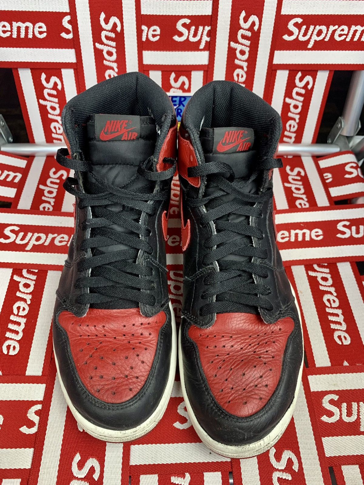 Jordan Brand × Nike Jordan 1 Retro High Bred Banned (2016) Size 11 Size US 11 / EU 44 - 3 Thumbnail